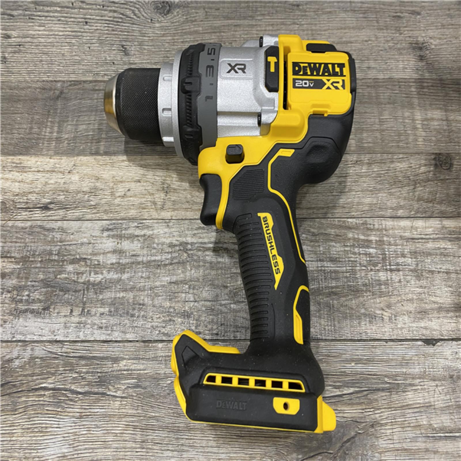 AS-IS DEWALT Atomic 20V Max Lithium-Ion Brushless Cordless Compact 1/4 in. Impact Driver Kit