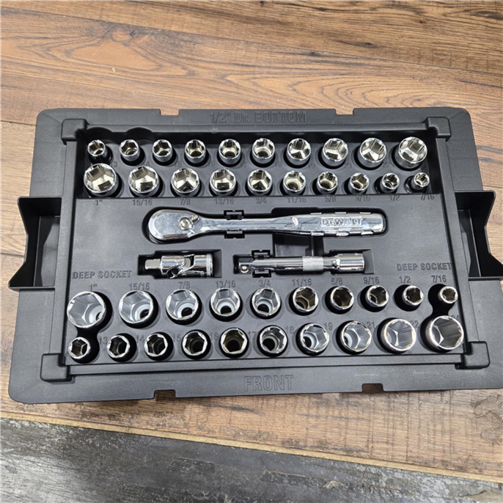 LIKE NEW- Dewalt Mechanics Tool Set (226-Piece) with TOUGHSYSTEM 2.0 22 in. Medium Tool Box