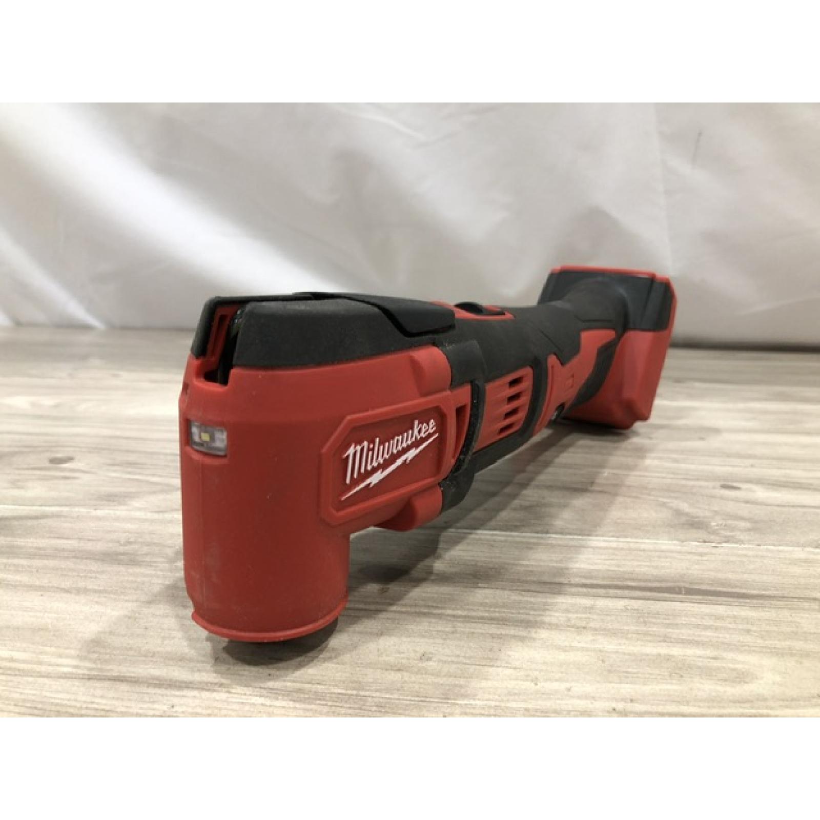AS-IS Milwaukee 2626-20 M18 Lithium-Ion Cordless Multi-Tool (Tool Only)