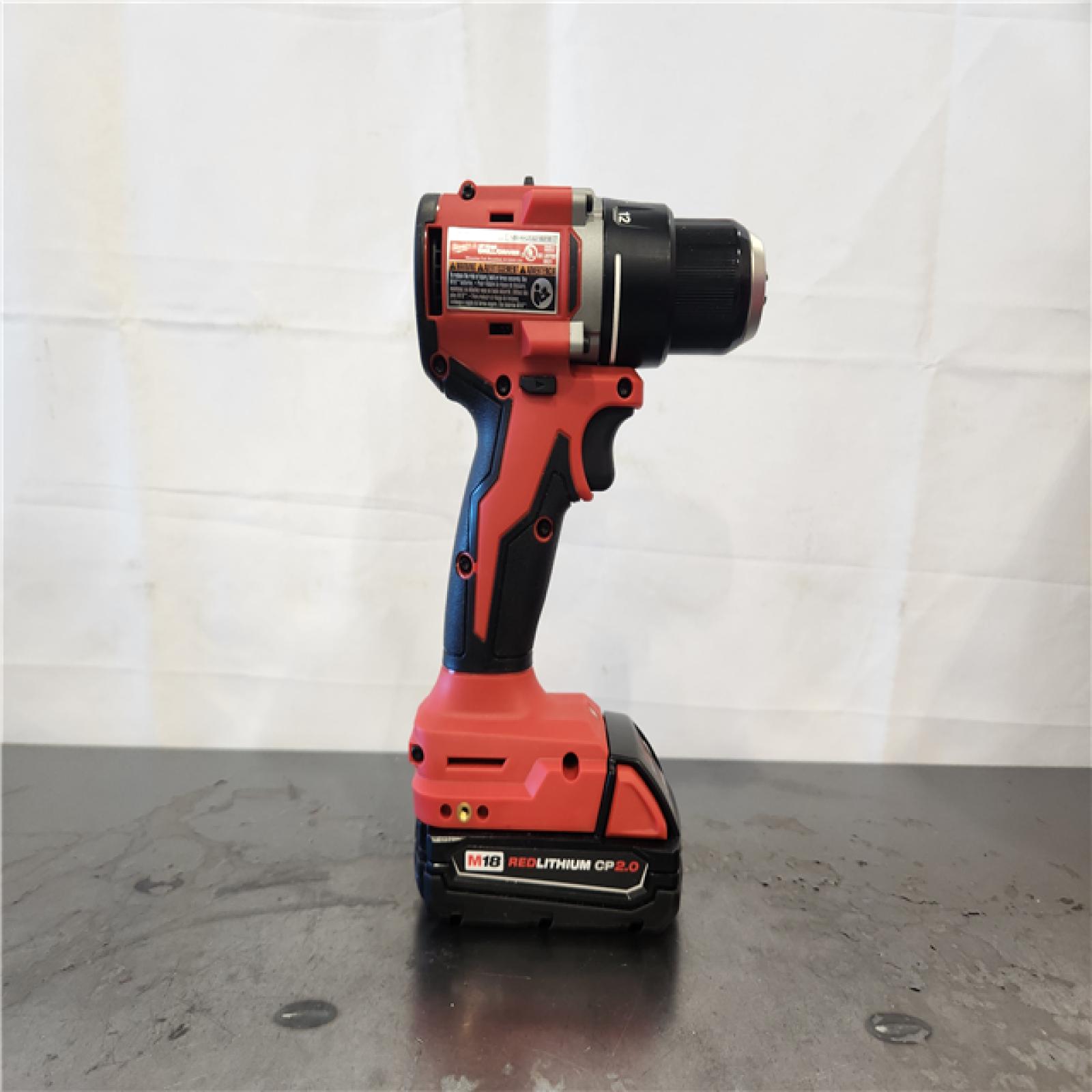 AS-IS- Milwaukee M18 18V Drill/Driver Kit