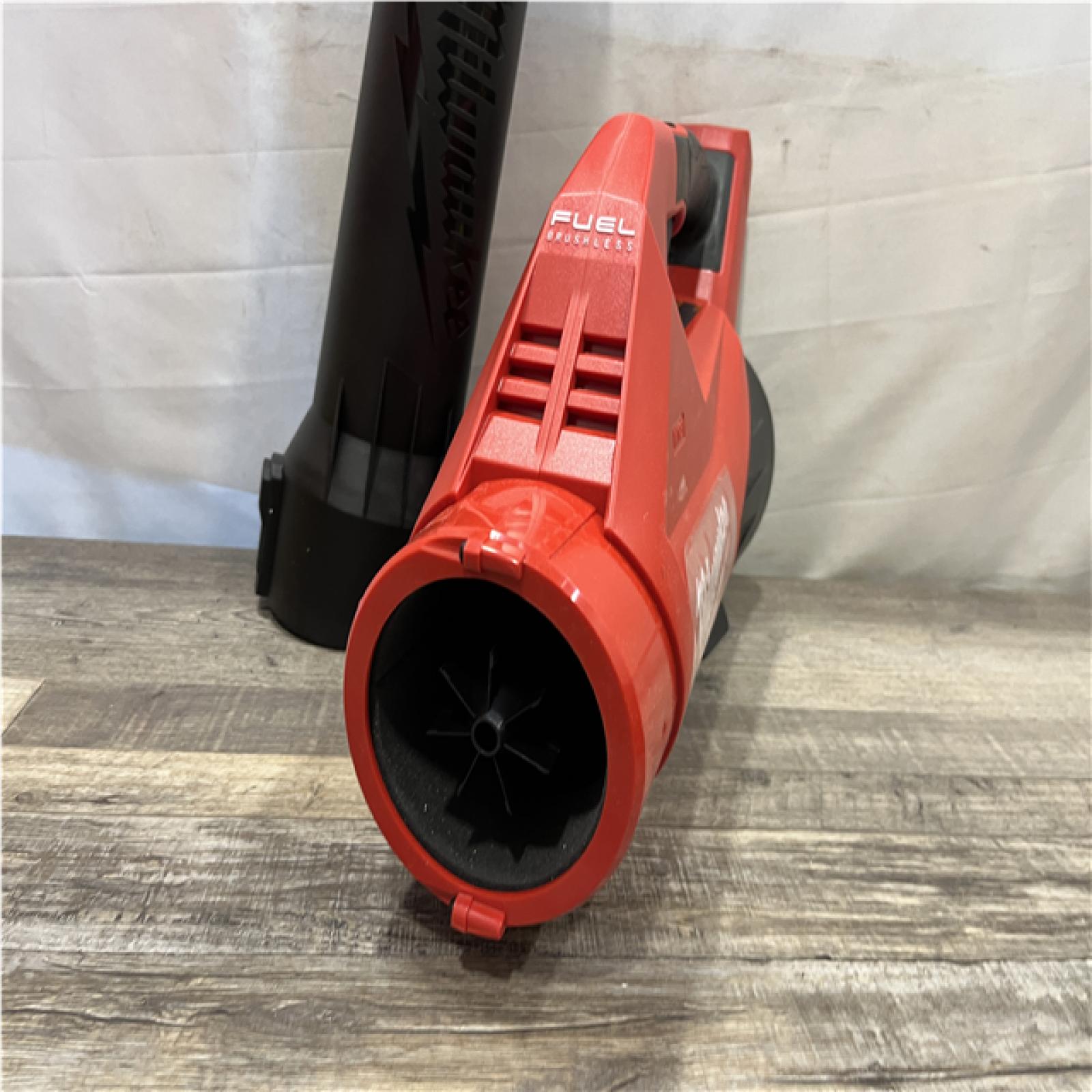 AS-IS Milwaukee FUEL 120 MPH 500 CFM 18V Brushless Cordless Battery Powered Leaf Blower Kit