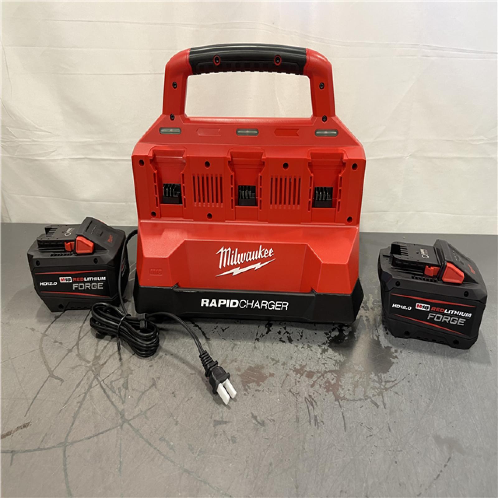 AS-IS - Milwaukee 18V Lithium-Ion REDLITHIUM FORGE Starter Kit (PACKOUT 6-Port Rapid Charger)