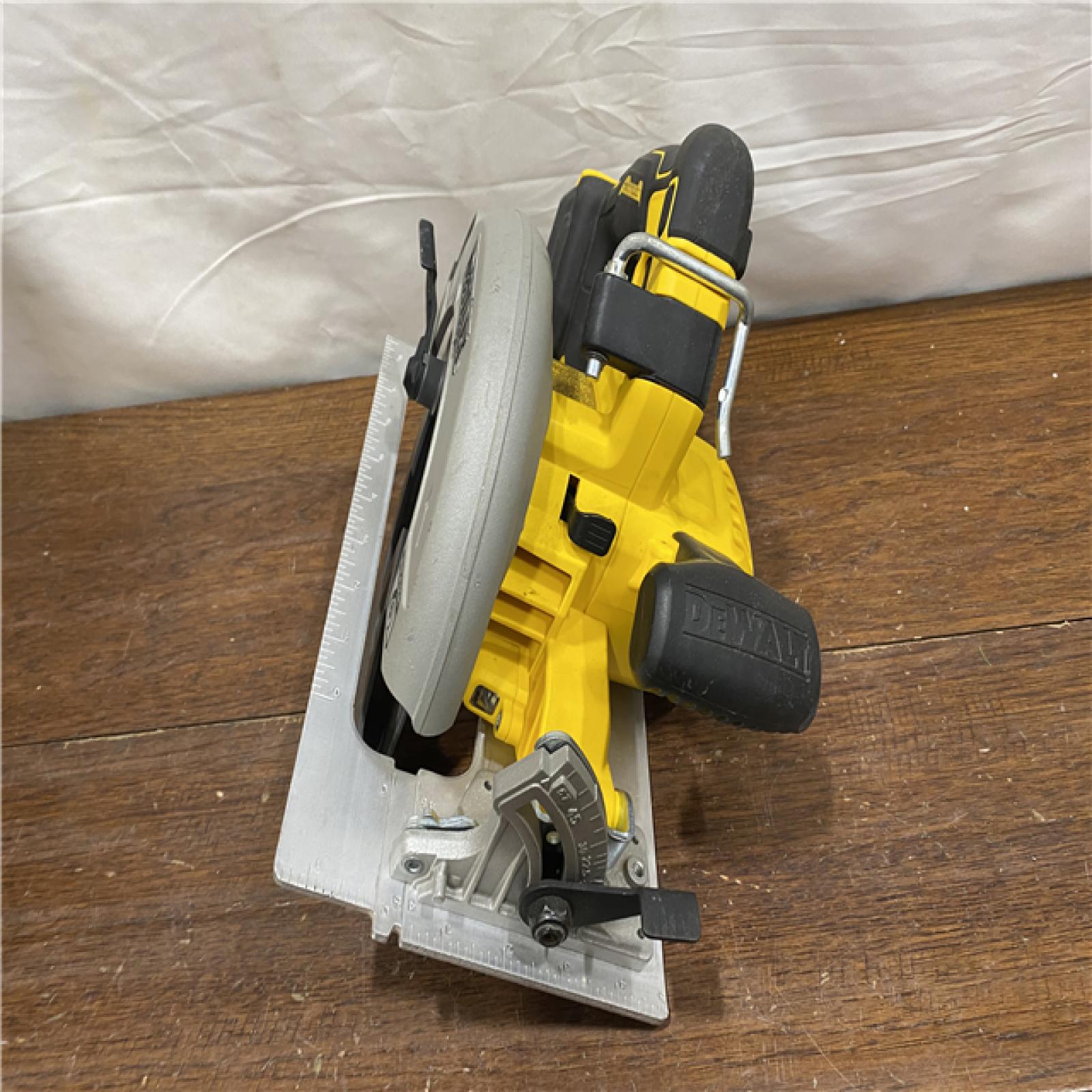 AS-IS DEWALT 20-Volt MAX 7-1/4 in. Cordless Circular Saw (Tool Only)