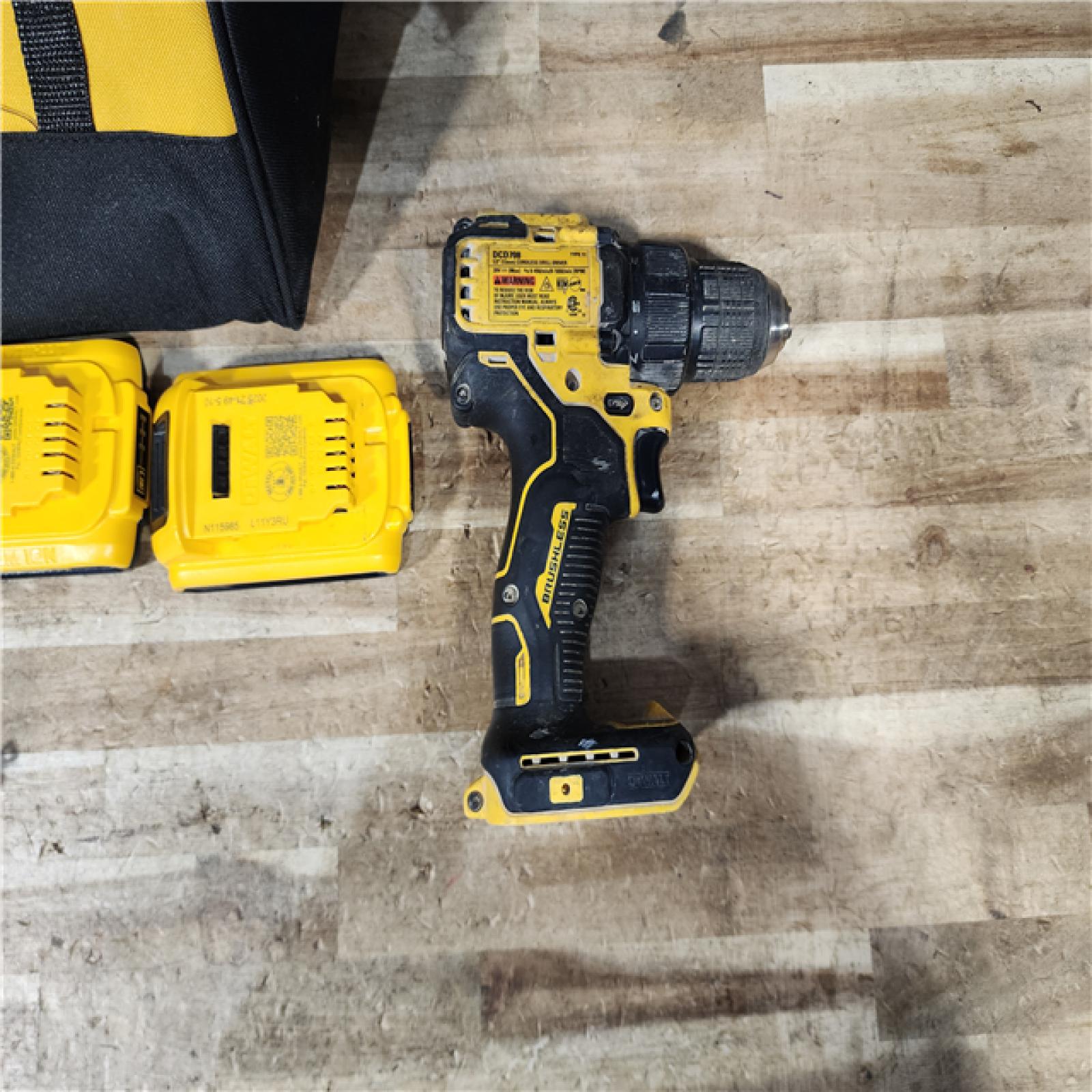 HOUSTON LOCATION - AS - IS DEWALT-DCD708B 20V MAX* Brushless Atomic Compact 1/2in Drill/Driver COMBO KIT