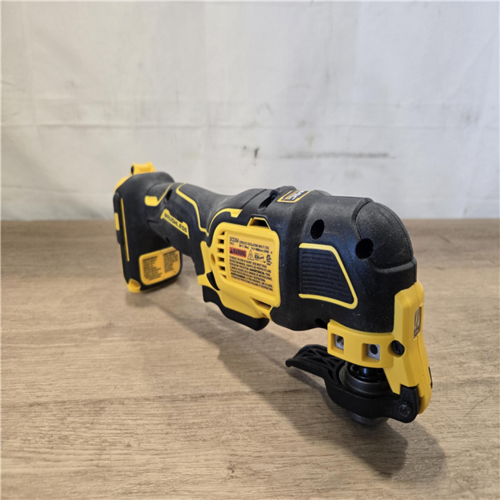 AS-IS DEWALT ATOMIC 20V MAX* Cordless Oscillating Multi Tool (Tool-Only)