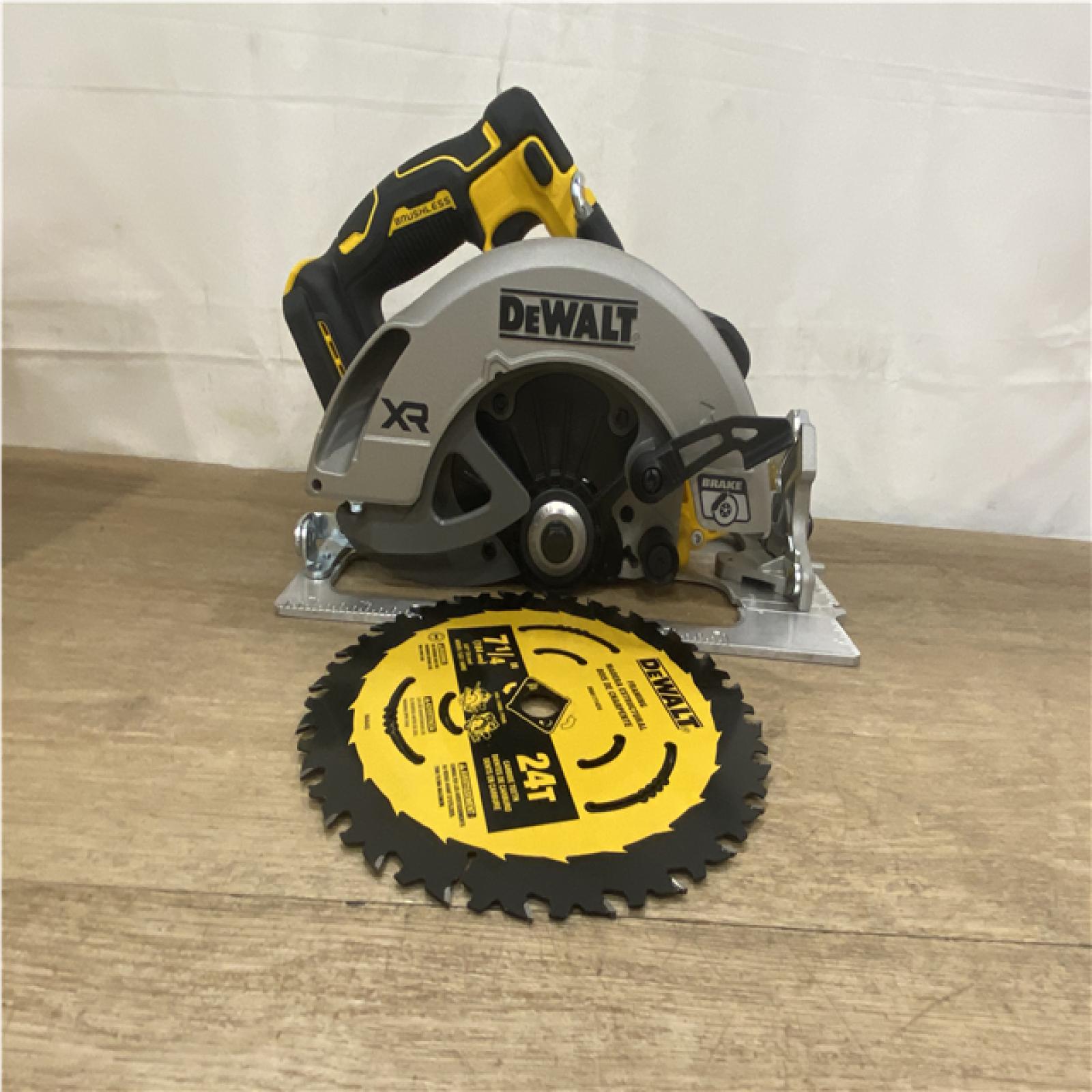 AS-IS DEWALT 20-Volt MAX 7-1/4 in. Cordless Circular Saw (Tool Only)