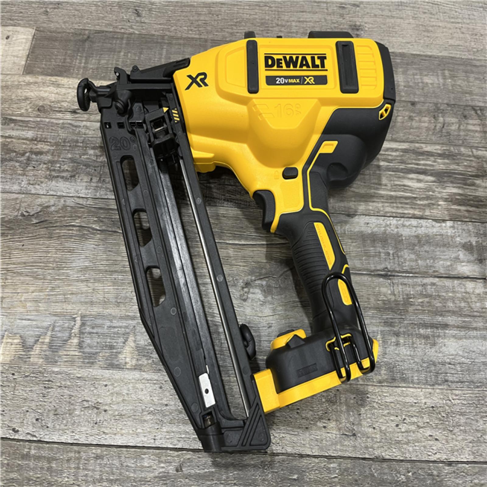 AS-IS DEWALT 20V MAX XR 16-Gauge Electric Cordless Angled Finishing Nailer Kit