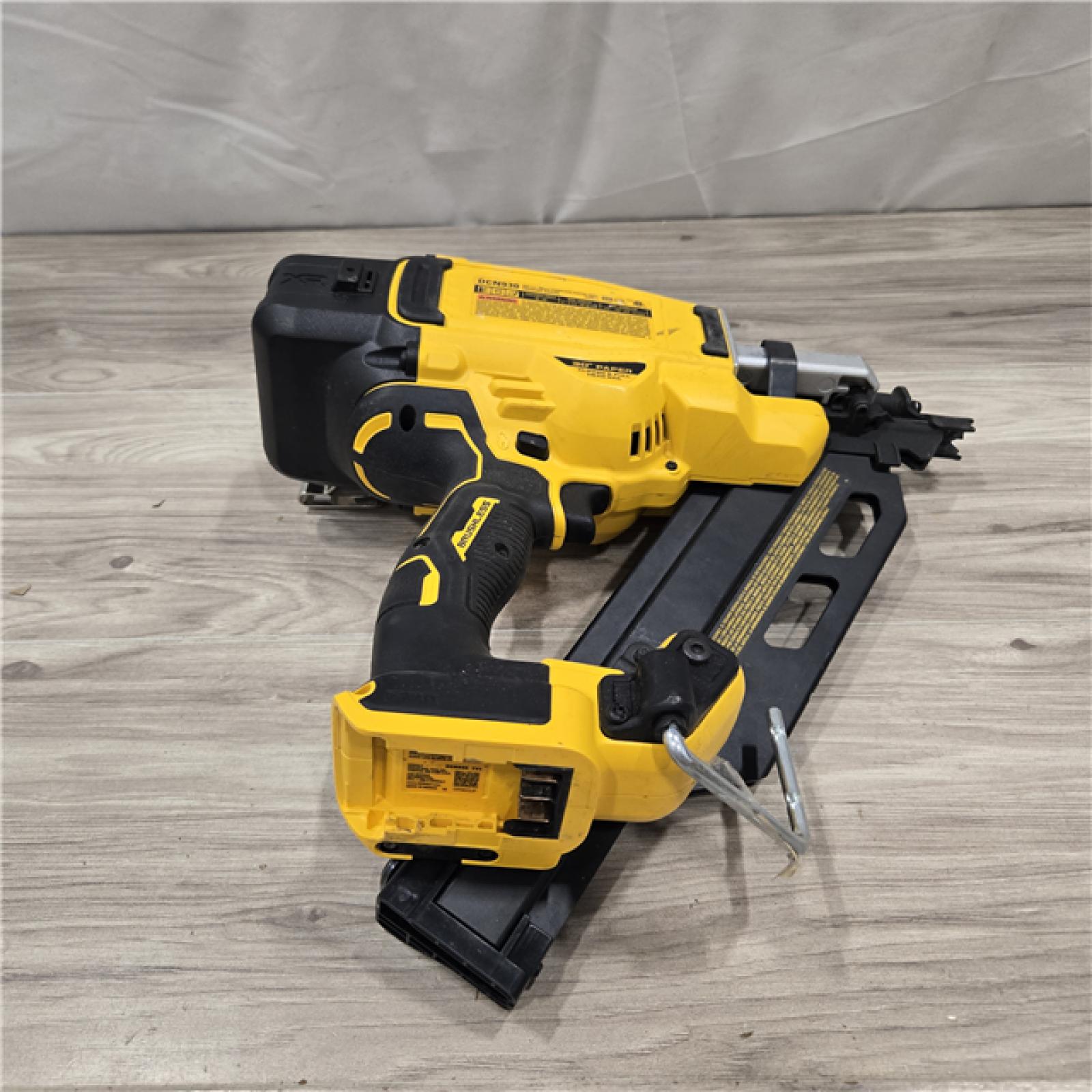 AS-IS DEWALT 20V 30 Degree Cordless Framing Nailer (Tool-Only)