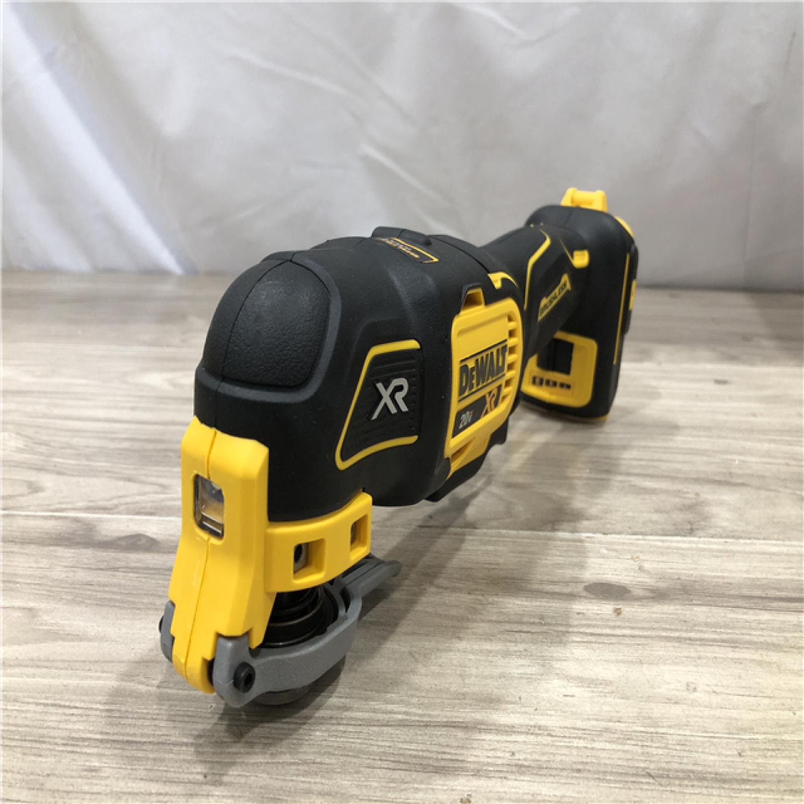 AS-IS DEWALT 20-Volt MAX XR Cordless 3-speed Oscillating Multi-Tool DCS356B (Tool-Only)