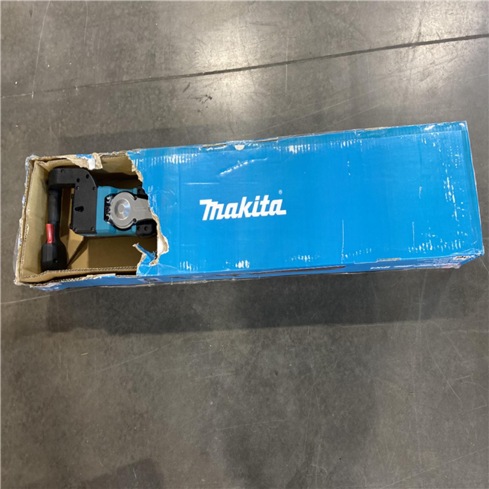 NEW Makita XGT 40V max Brushless Cordless 30 in. Single-Sided Hedge Trimmer Kit (4.0Ah)