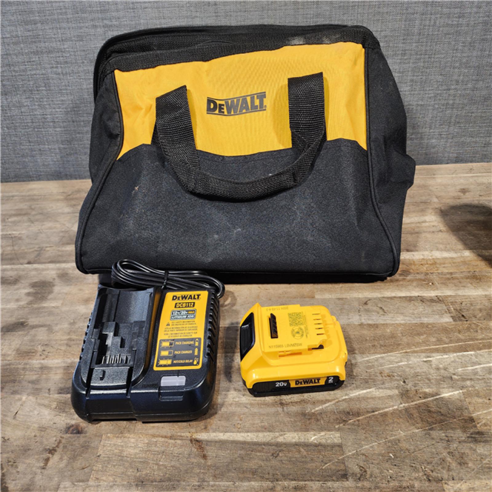 HOUSTON LOCATION - AS-IS DeWalt 15 GA ANGLED FINISH NAILER KIT W/ BATTERY & CHARGER