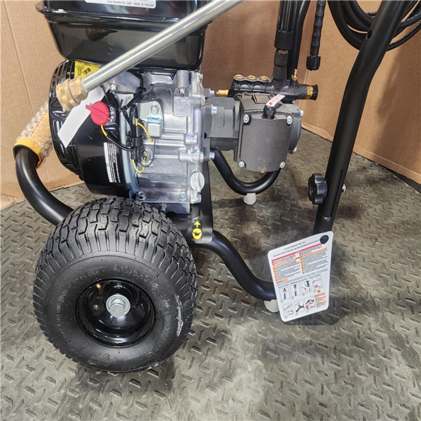HOUSTON LOCATION - AS-IS DEWALT 3600 PSI 2.5 GPM Gas Cold Water Professional Pressure Washer with HONDA GX200 Engine