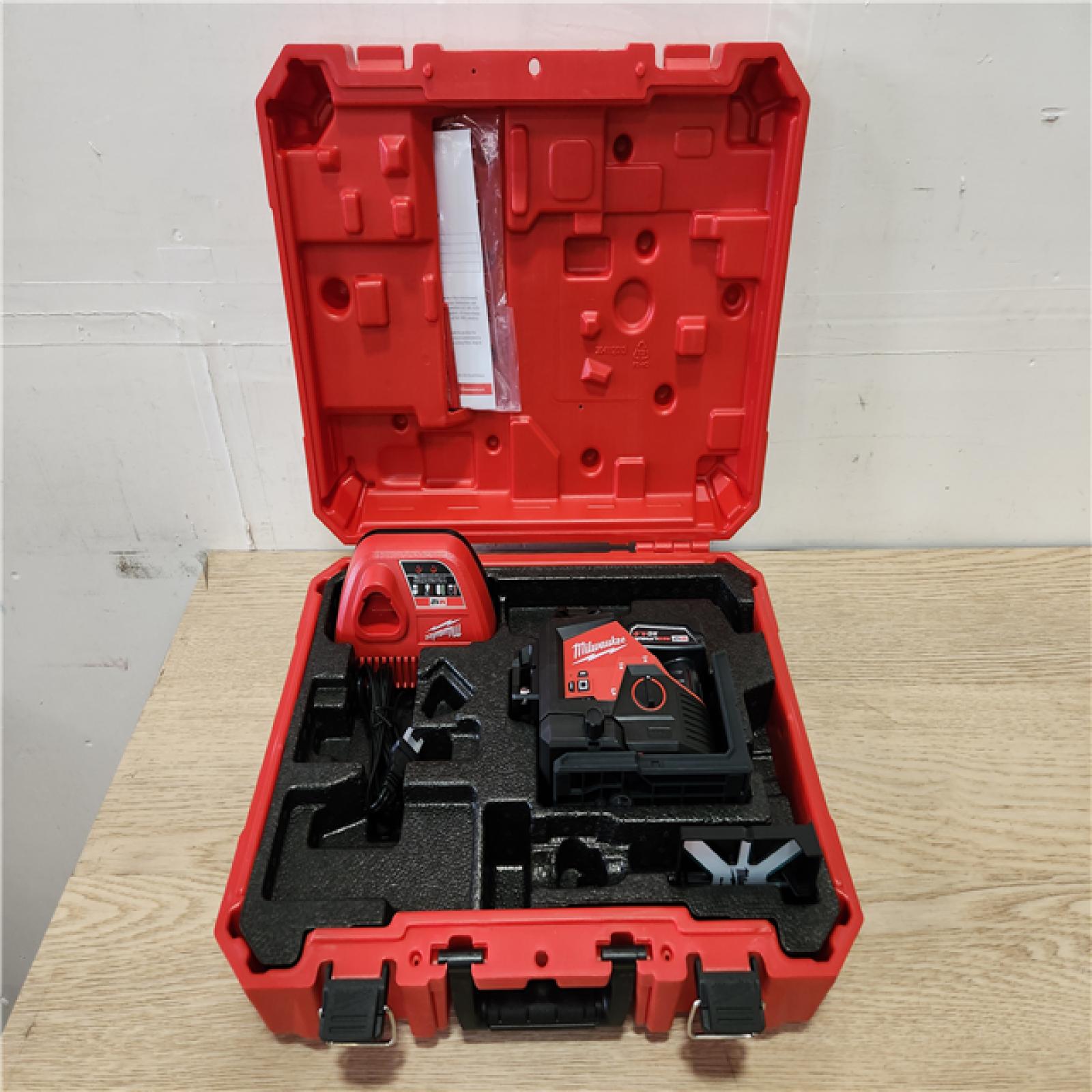 Milwaukee M12 12-Volt Lithium-Ion Cordless Green 250 ft. 3-Plane Laser Level Kit with (3) Batteries, Charger and Case