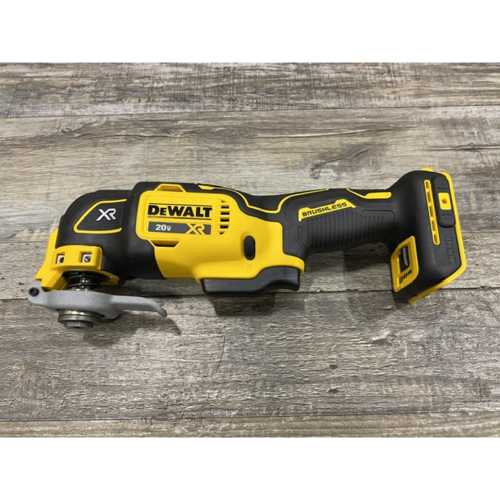 AS-IS DEWALT 20V MAX XR Cordless Brushless 3-Speed Oscillating Multi Tool Kit