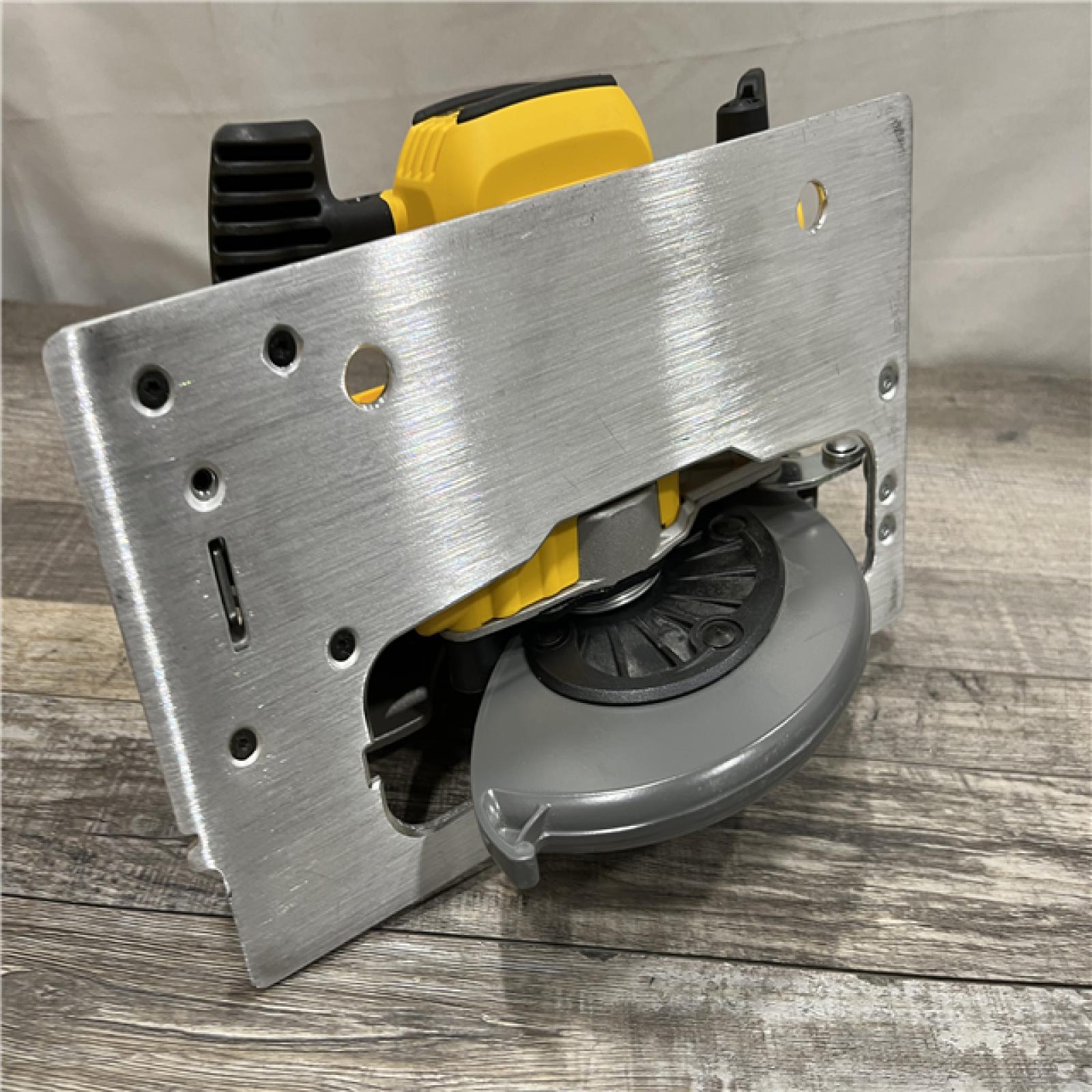 AS-IS DEWALT 20-Volt MAX 7-1/4 in. Cordless Circular Saw (Tool Only)