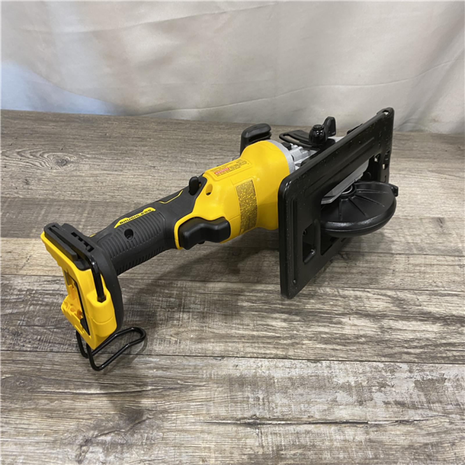AS-IS DEWALT ATOMIC 20V MAX Cordless Brushless 4-1/2 in. Circular Saw (Tool Only)