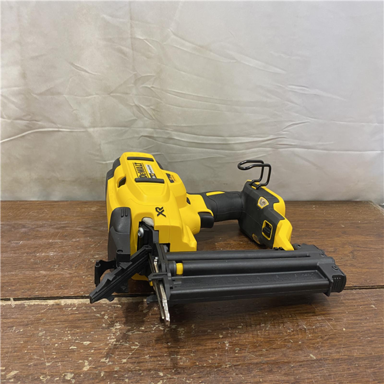AS-IS DEWALT 20V MAX XR 18 Gauge Brad Nailer Kit