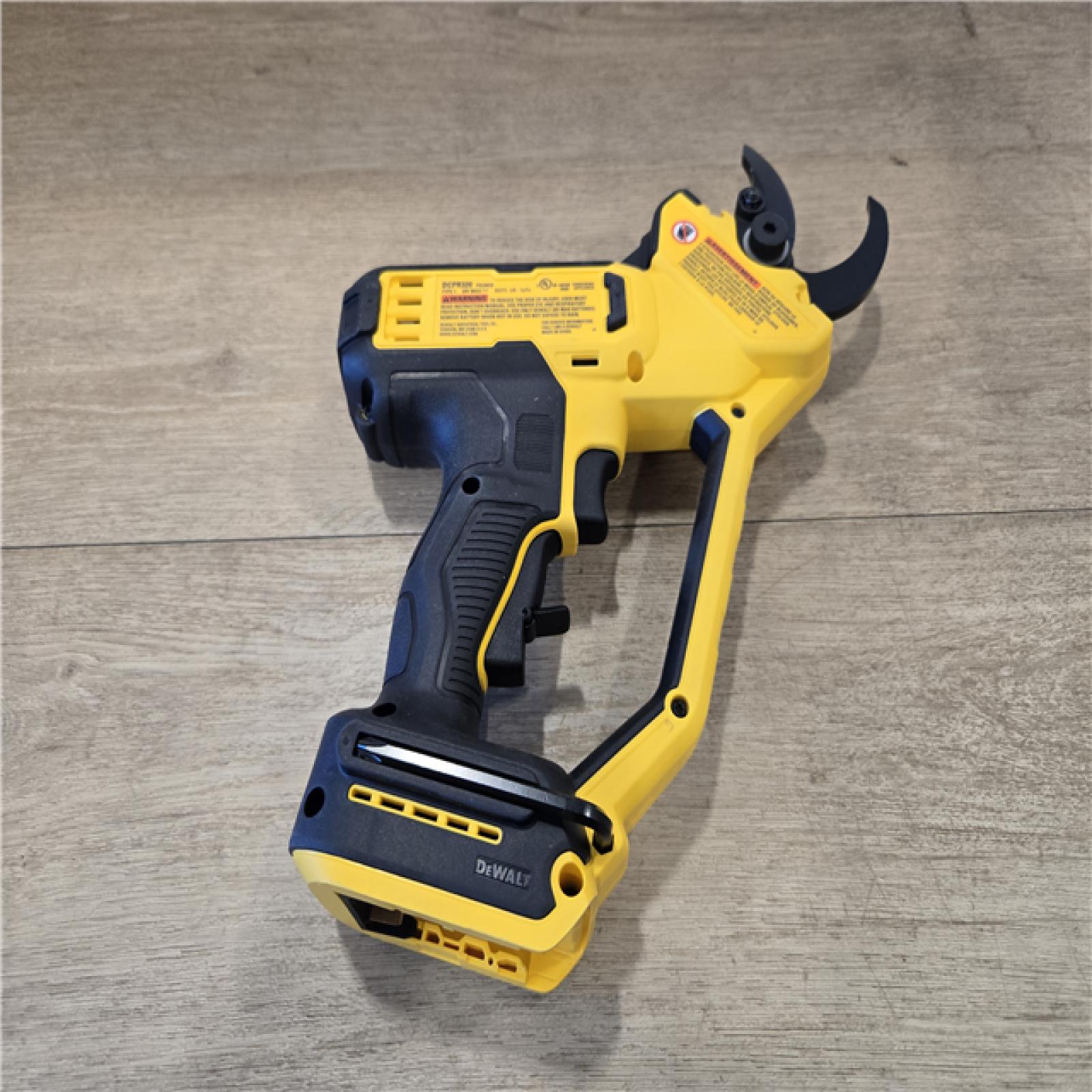 AS-IS DEWALT 20V MAX Cordless Plastic Tubing Cutter (Tool Only)
