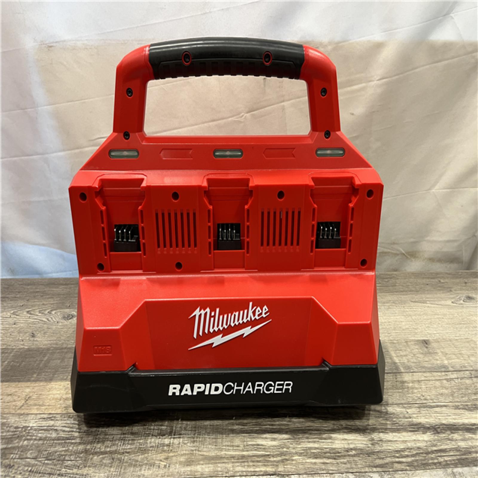AS-IS Milwaukee 18V Lithium-Ion PACKOUT 6-Port Rapid Charger
