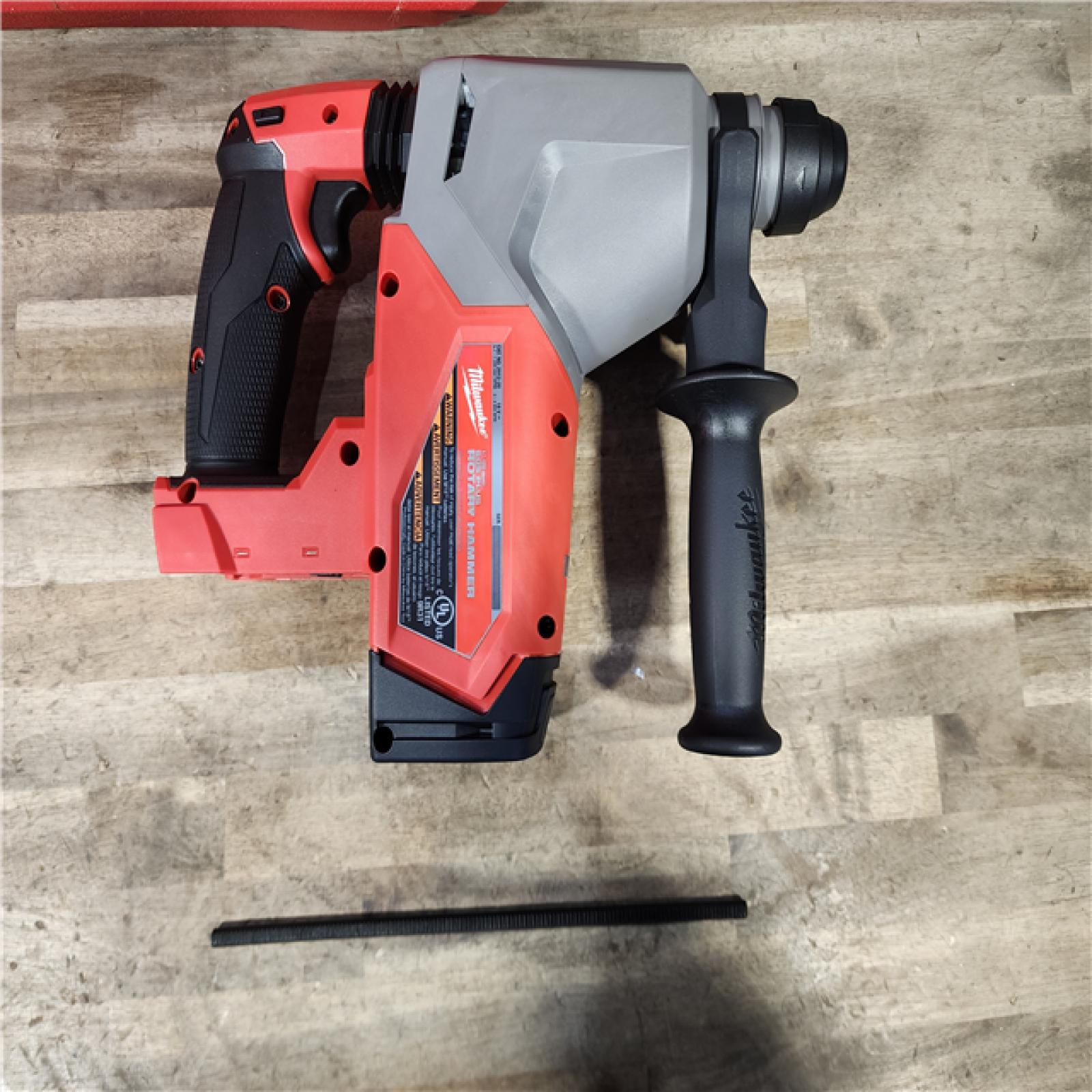 HOUSTON LOCATION - AS-IS (APPEARS LIKE NEW) Milwaukee 2912-22 M18 Fuel 18V 1 SDS Plus Rotary Hammer with Battery & Charger