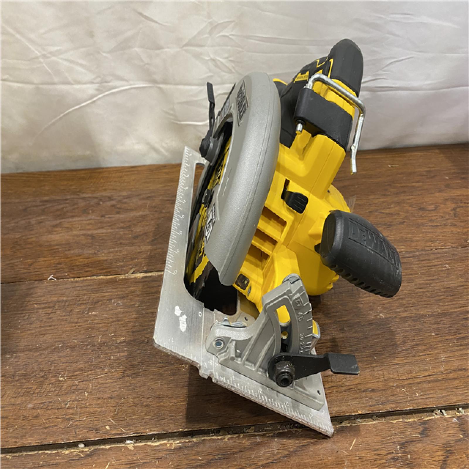AS-IS DeWalt DCS573 18v XR Cordless Brushless FLEXVOLT High Power Circular Saw 190mm