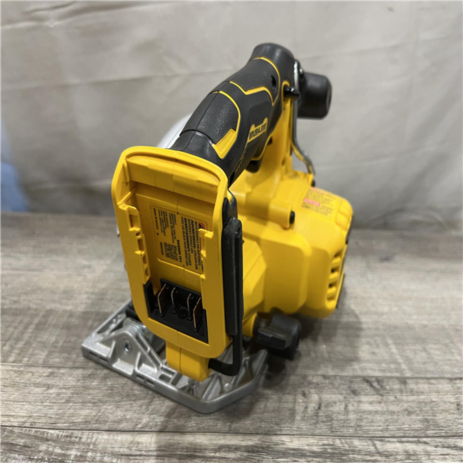 AS-IS DEWALT 20V MAX Cordless Brushless 6-1/2 in. Sidewinder Style Circular Saw (Tool Only)