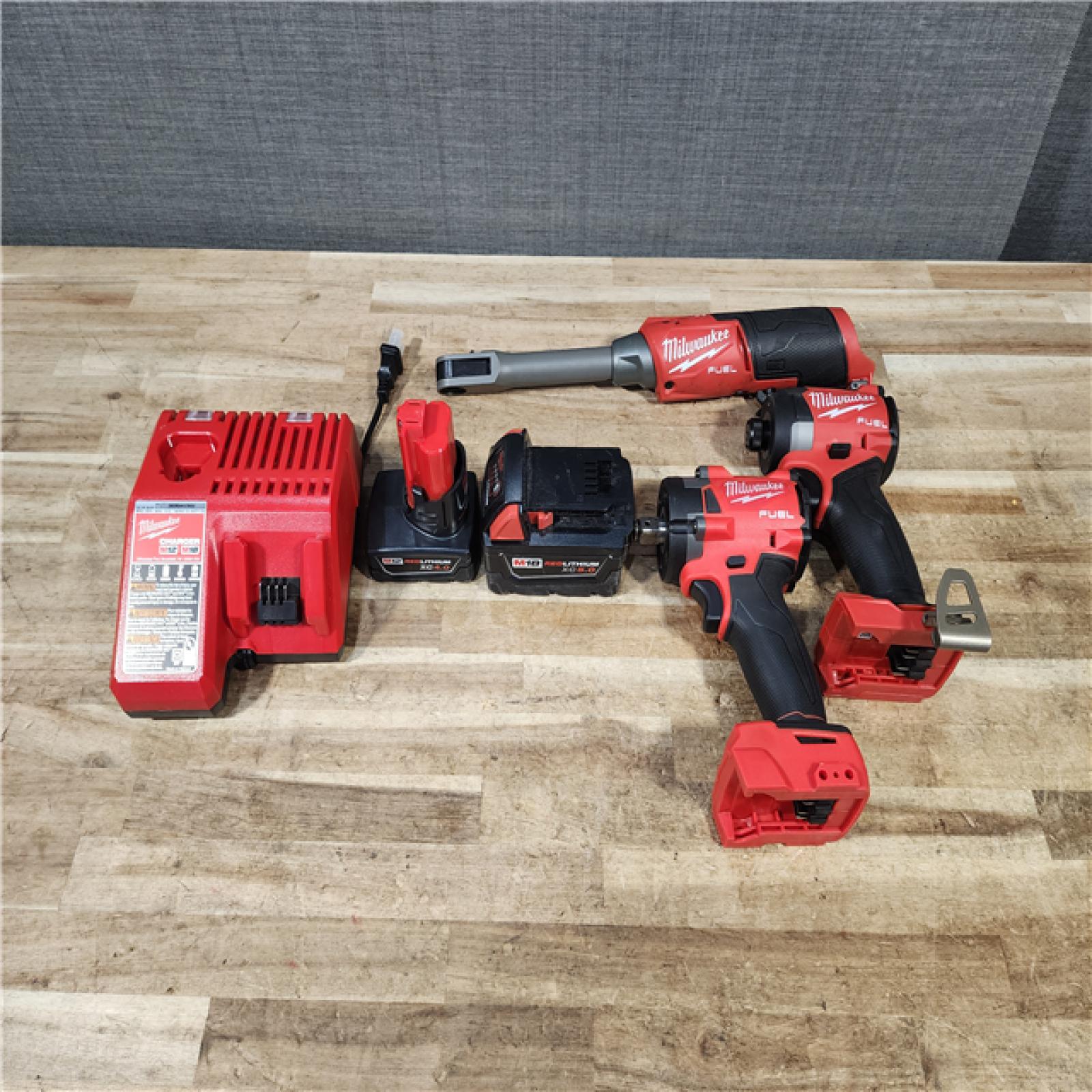 HOUSTON LOCATION - AS - IS Milwaukee 3 Tool Combo Kit W/ (2) Battery & Charger