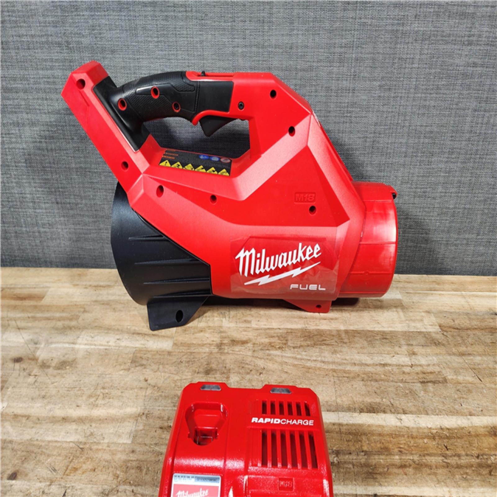 HOUSTON LOCATION - AS - IS Milwaukee FUEL 120 MPH 500 CFM 18V Brushless Cordless Battery Powered Leaf Blower Kit