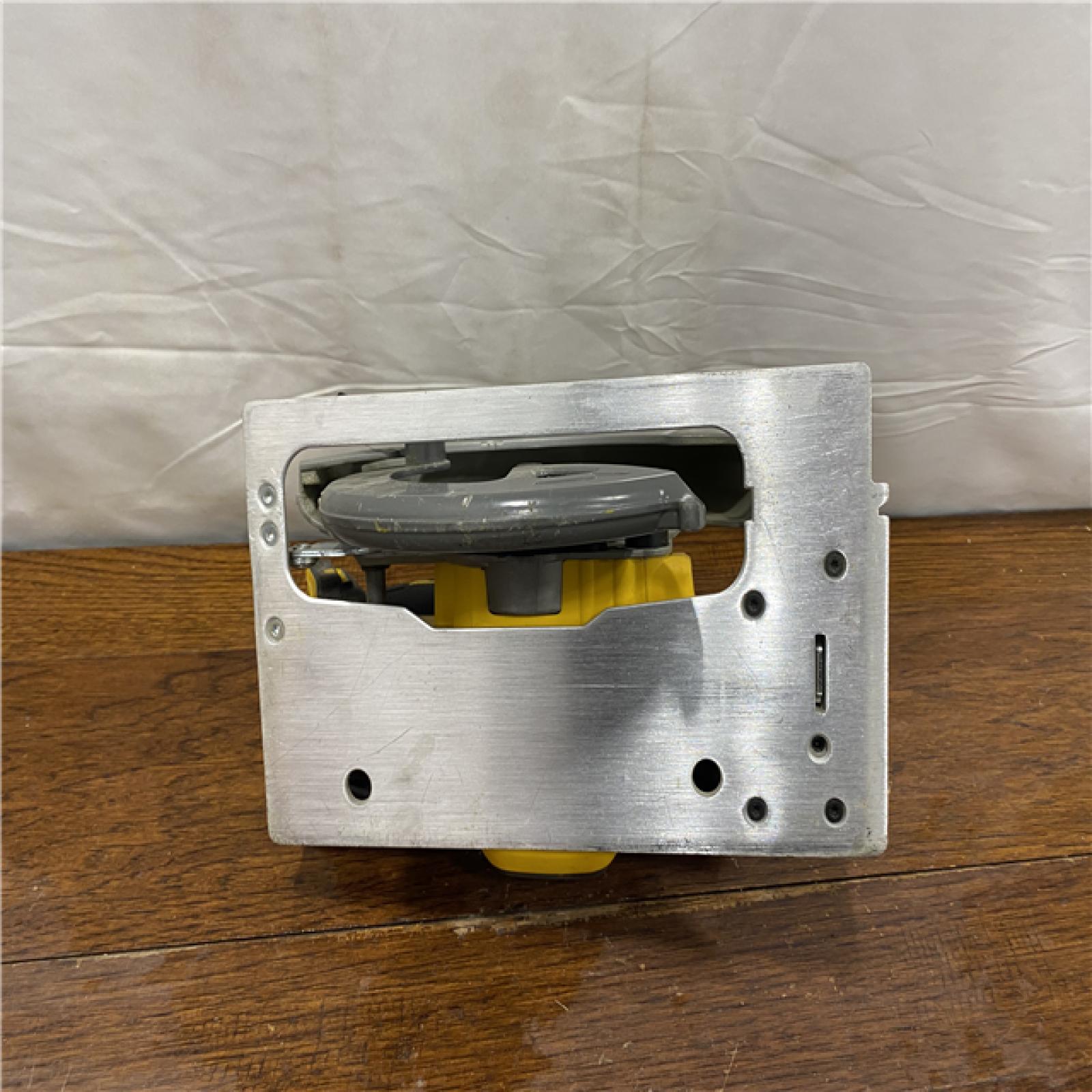 AS-IS DEWALT 20-Volt MAX 7-1/4 in. Cordless Circular Saw (Tool Only)