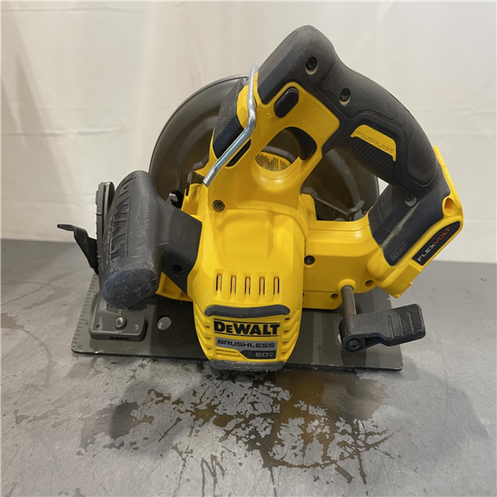 AS-IS - DeWALT FLEXVOLT 60V MAX Cordless Brushless 7-1/4 in. Circular Saw with Brake