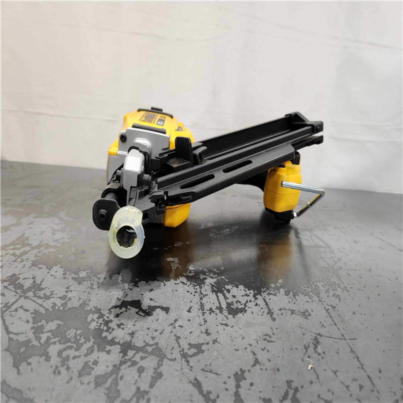 AS-IS- DeWalt 20V MAX Cordless 30 Deg Framing Nailer Kit (Battery & Charger) 20 V