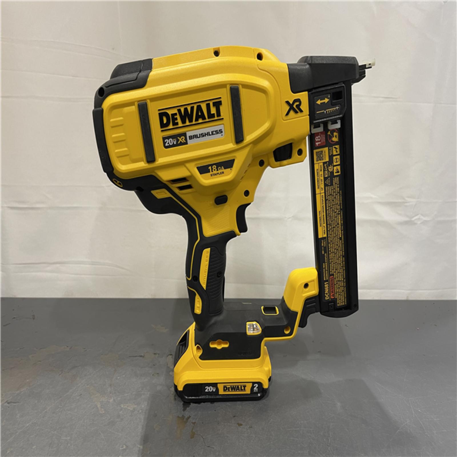 AS-IS - DeWALT 20-Volt MAX 18ga Cordless Brushless Narrow Crown Stapler Kit