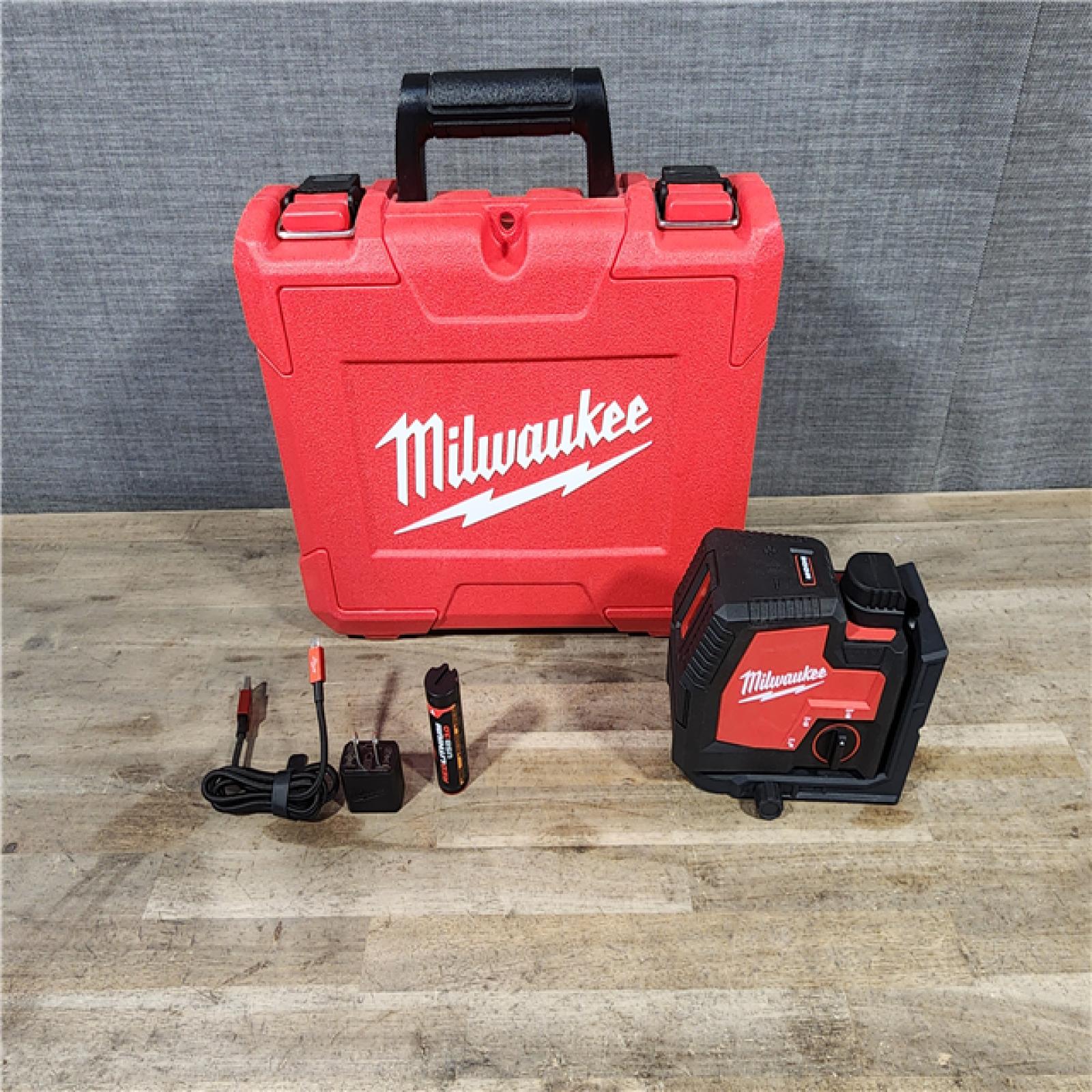 HOUSTON LOCATION - AS-IS MILWAUKEE 100 Ft. REDLITHIUM Lithium-Ion USB Green Rechargeable Cross Line Laser Level with Charger