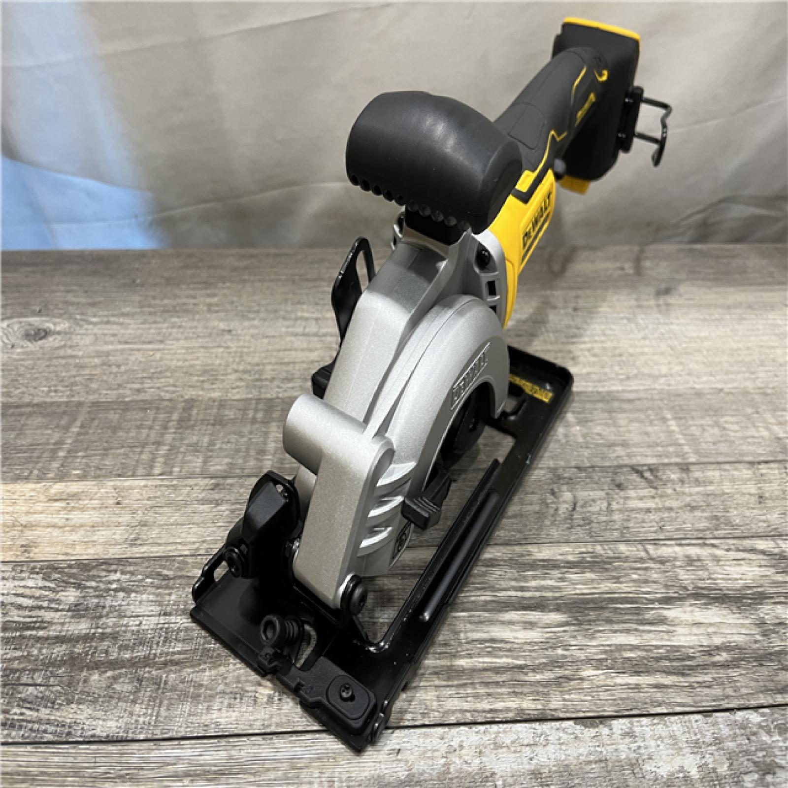 AS-IS DEWALT ATOMIC 20V MAX Cordless Brushless 4-1/2 in. Circular Saw (Tool Only)