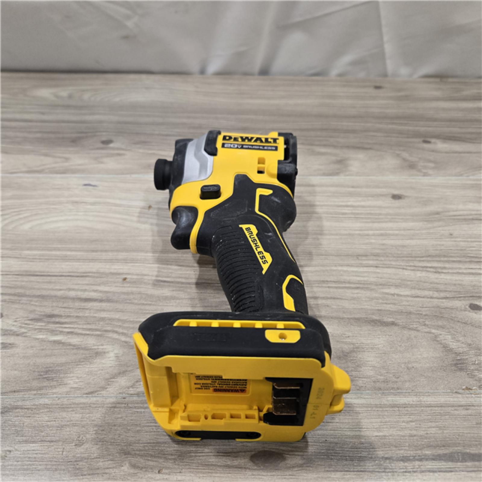 AS-IS DeWalt 20V MAX ATOMIC 1/4 in. Cordless 3-Speed Impact Driver Kit