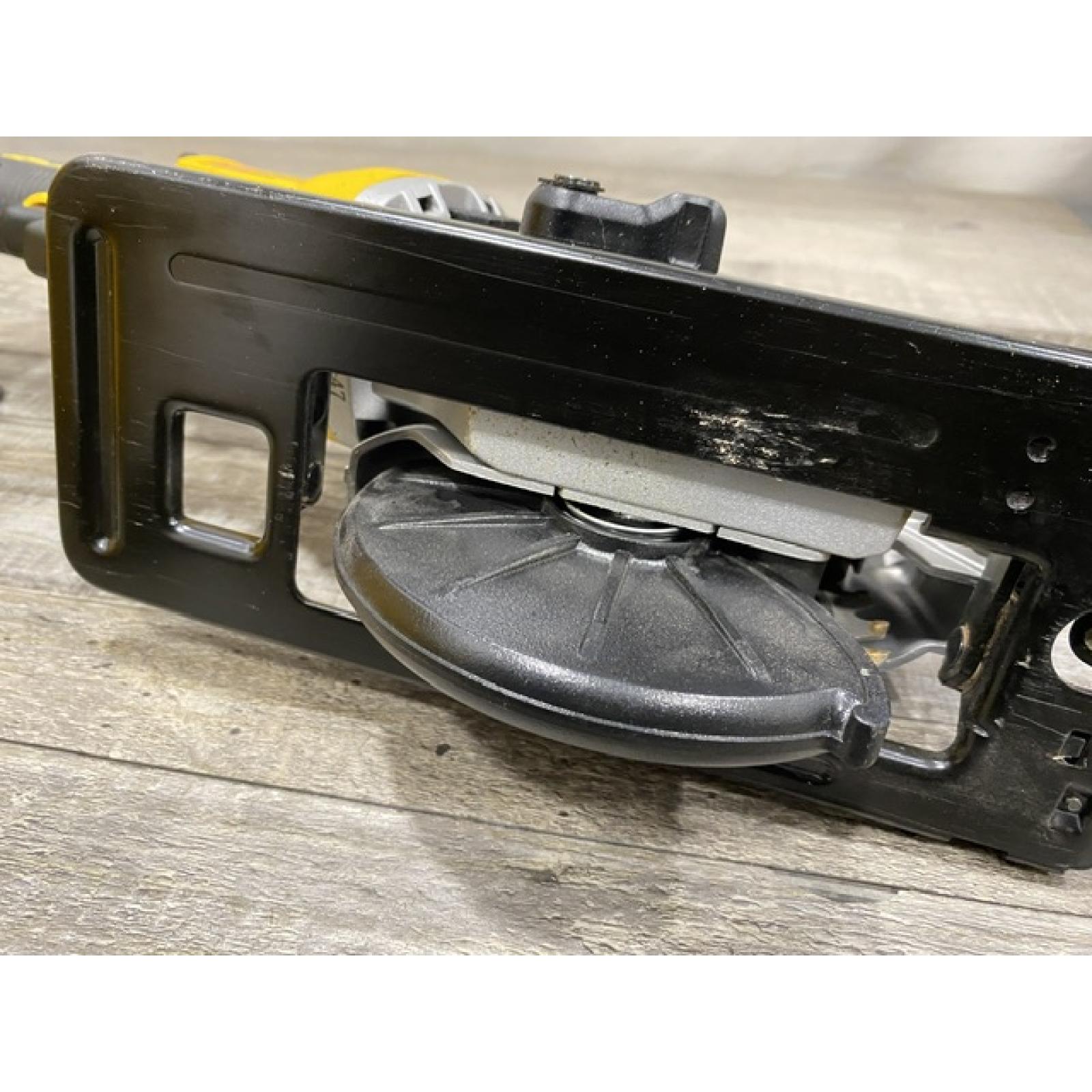 AS-IS DEWALT ATOMIC 20V MAX Cordless Brushless 4-1/2 in. Circular Saw (Tool Only)