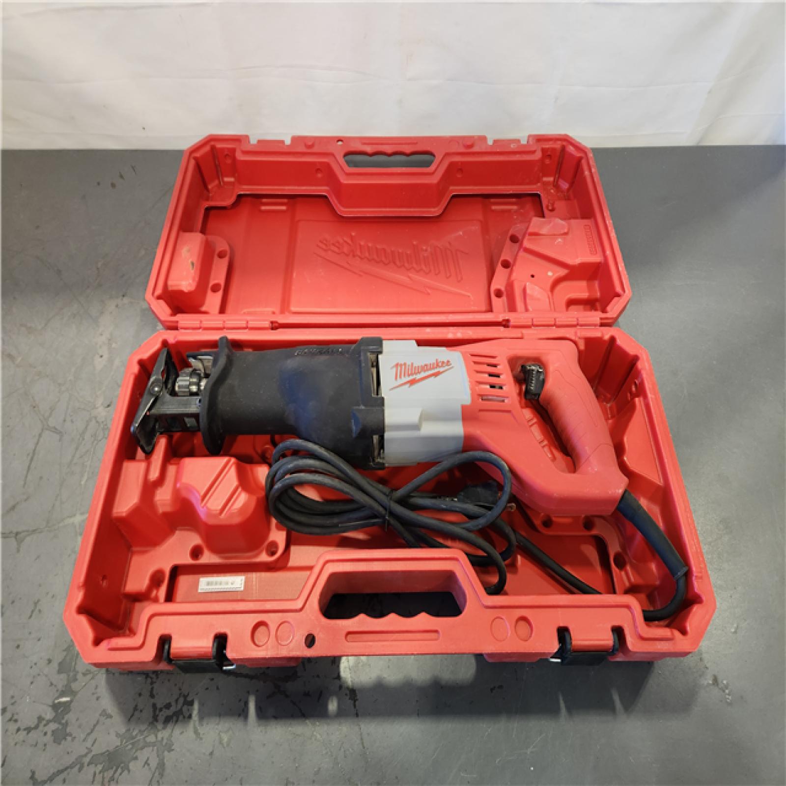 AS-IS- Milwaukee 12 Amp SAWZALL Reciprocating Saw with Case