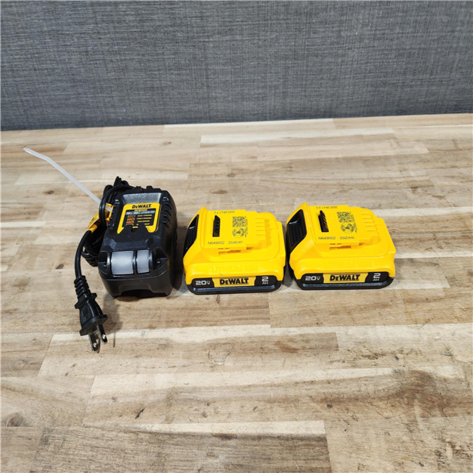 HOUSTON LOCATION - AS-IS DEWALT 2 TOOL COMBO KIT W/ (2) BATTERY & CHARGER