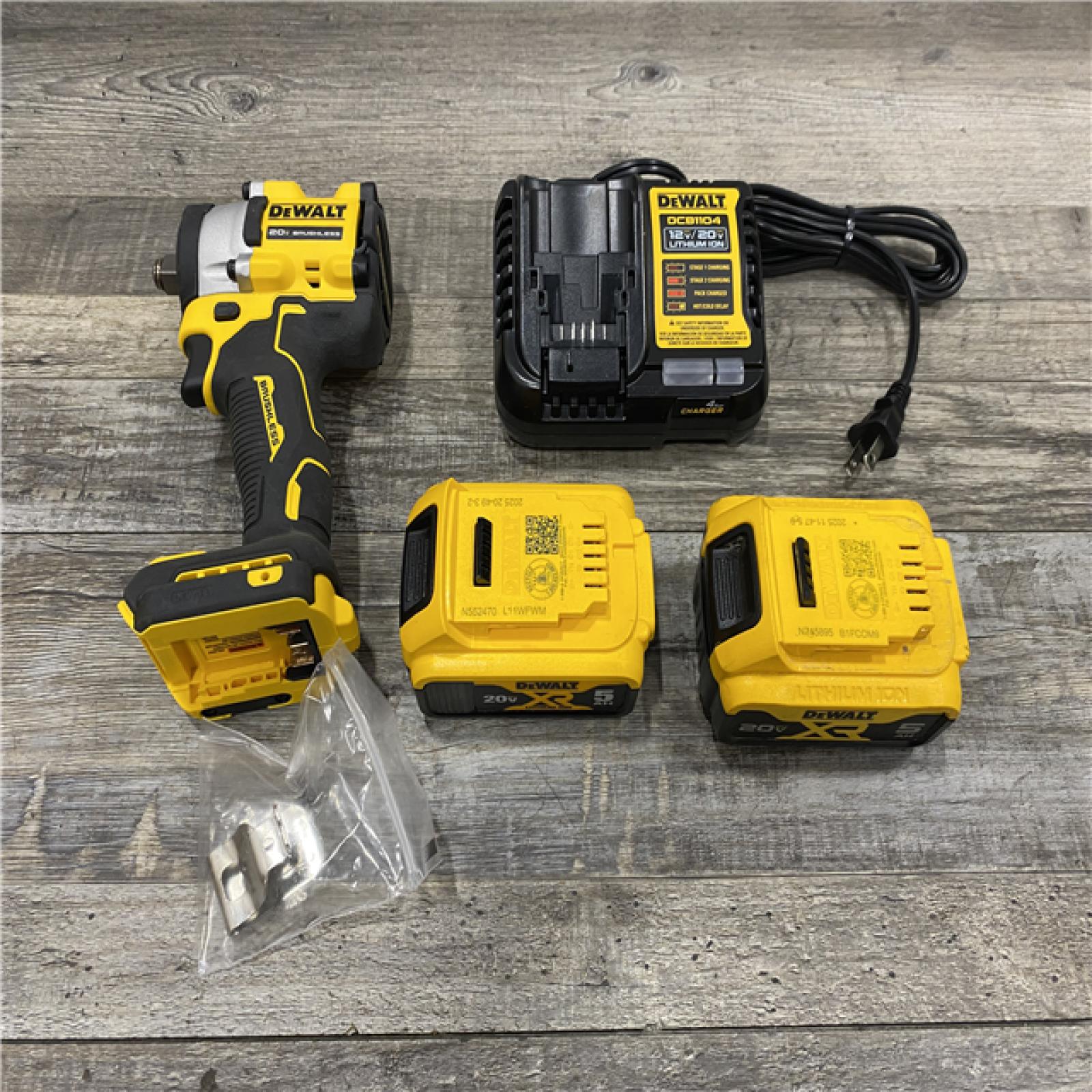 AS-IS DEWALT ATOMIC 20V MAX Lithium-Ion Cordless Brushless 1/2 in. Impact Wrench Kit
