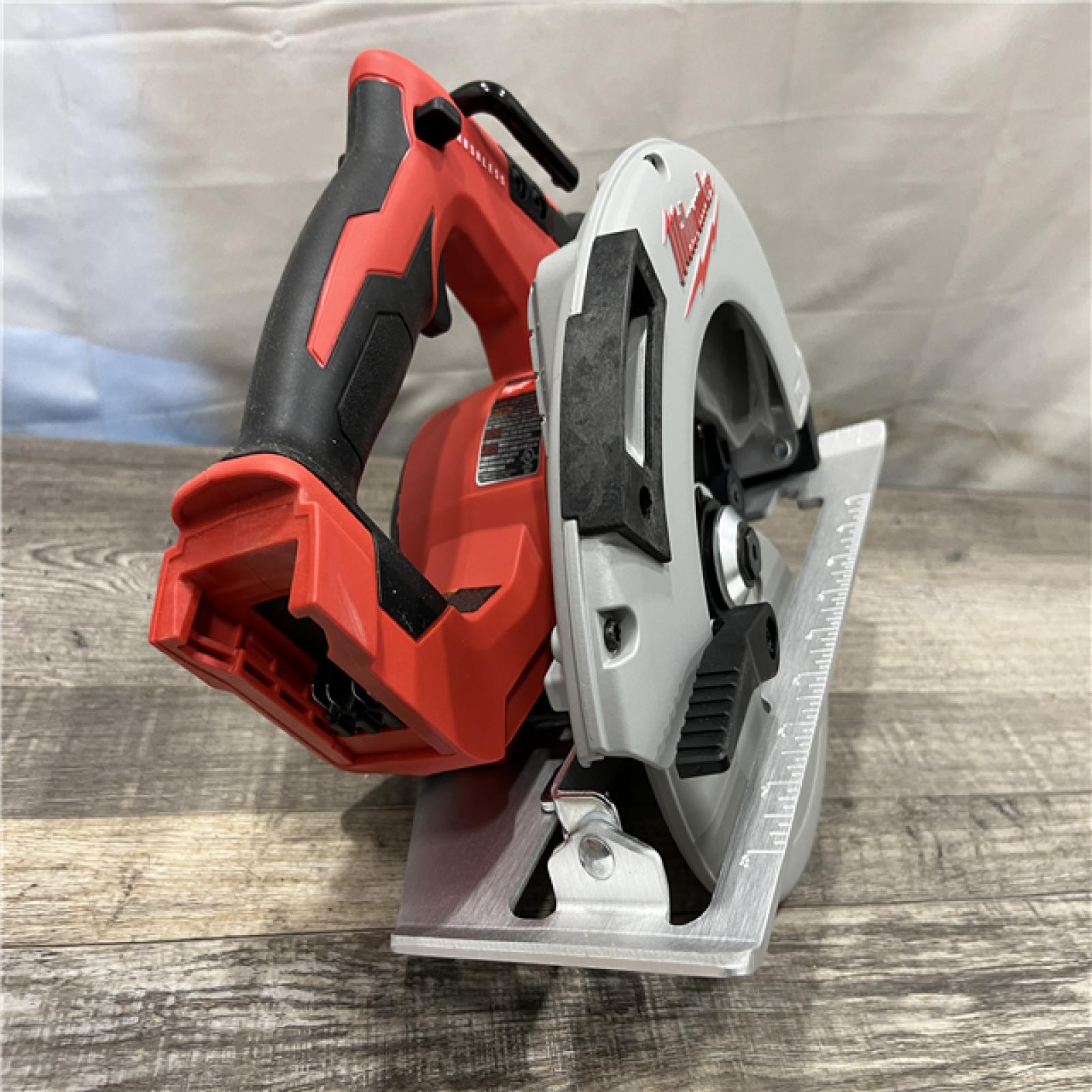 AS-IS Milwaukee 18V Lithium-Ion Brushless Cordless 7-1/4 in. Circular Saw (Tool-Only)