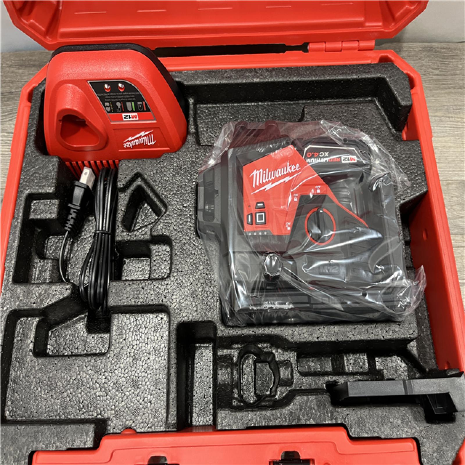 LIKE NEW - Milwaukee 12-Volt Lithium-Ion Cordless Green 250 ft. 3-Plane Laser Level Kit