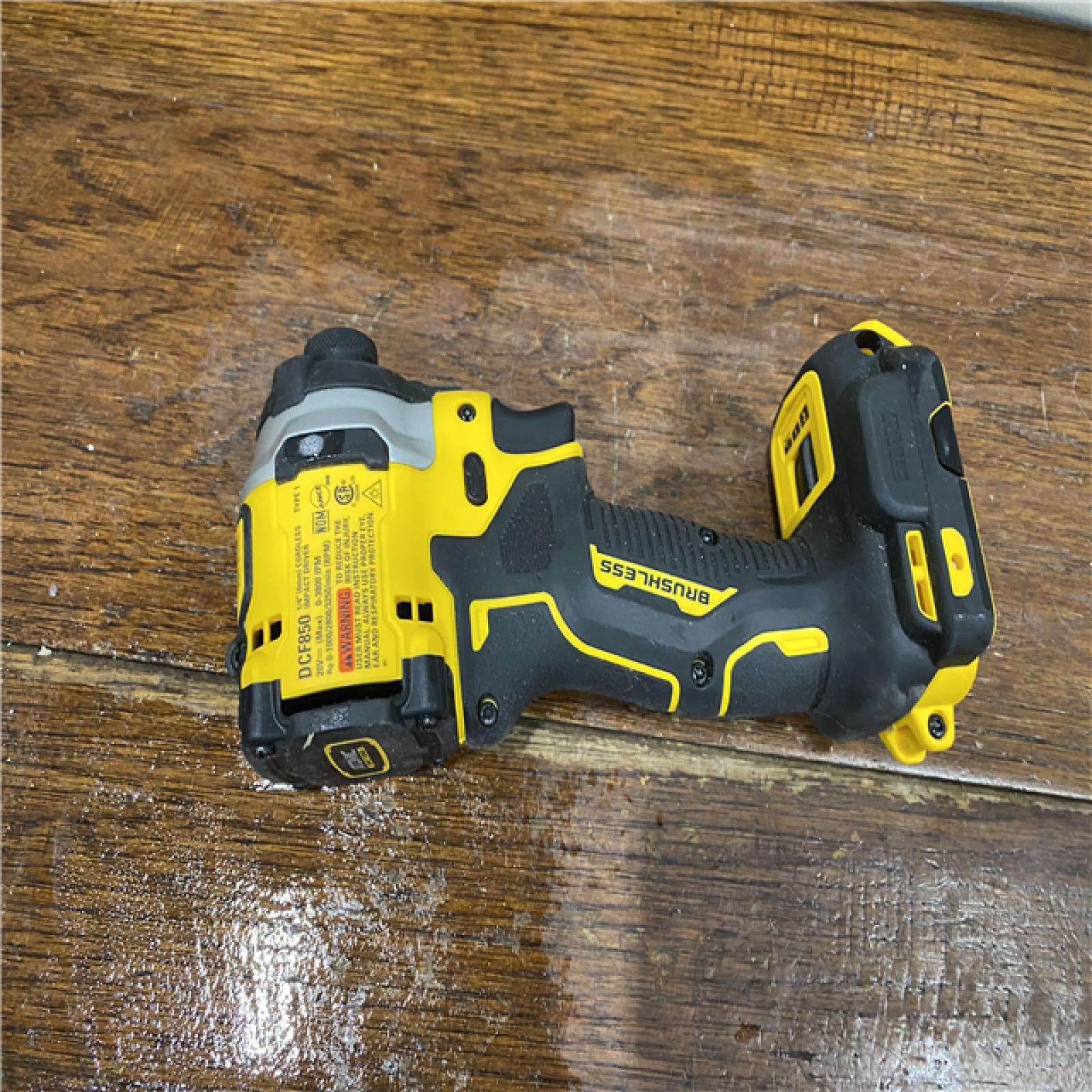 AS-IS DEWALT ATOMIC 20V MAX Lithium-Ion Cordless 1/4 in. Brushless Impact Driver Kit, 5 Ah Battery, Charger, and Bag