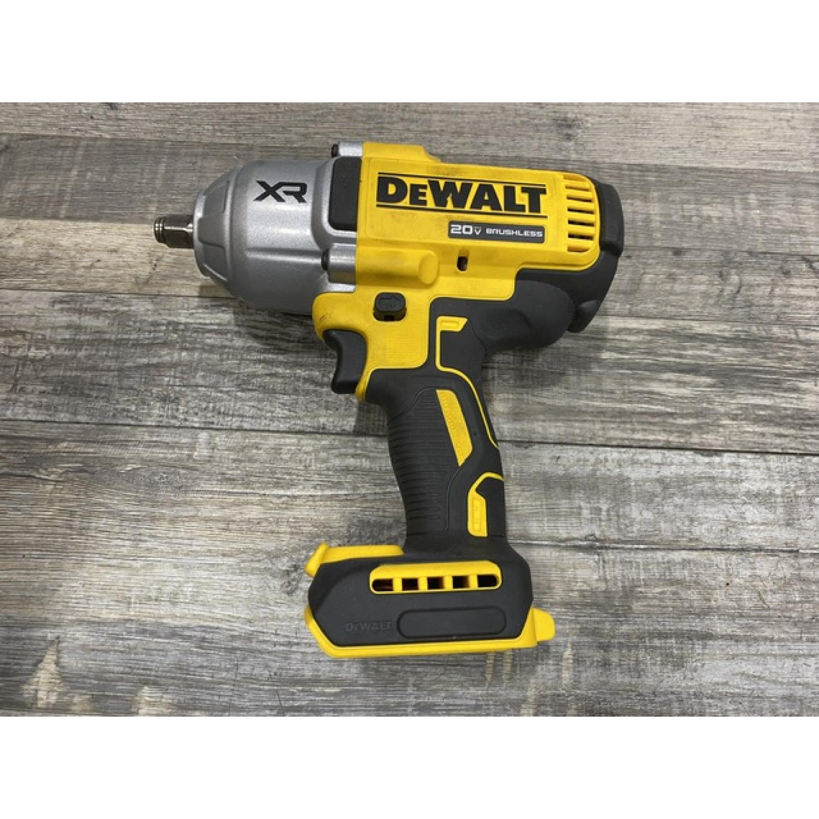 AS-IS DEWALT 20V MAX Lithium-Ion Cordless 1/2 in. Impact Wrench Kit