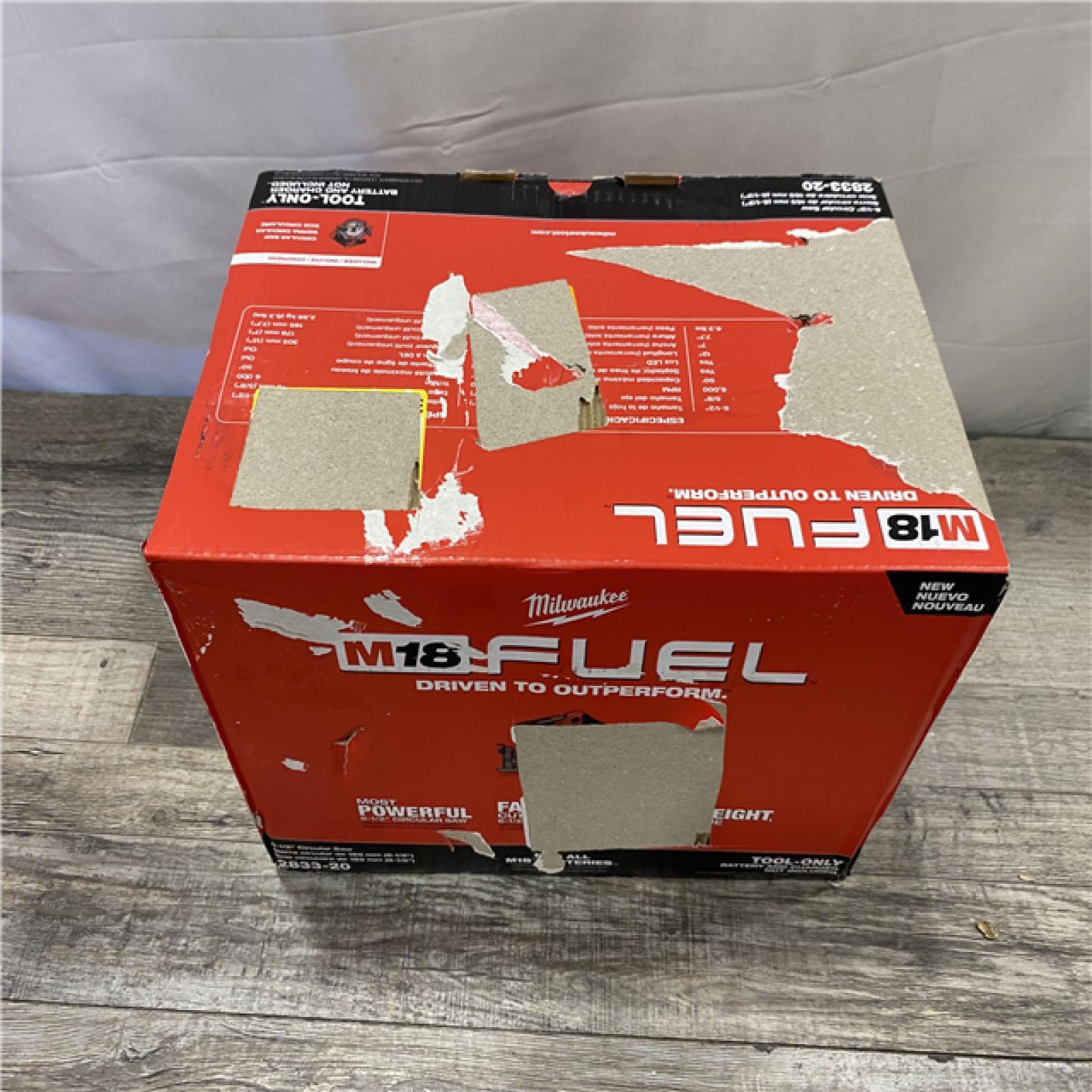 NEW - Milwaukee FUEL 18V Lithium-Ion Brushless Cordless 6-1/2 in. Circular Saw (Tool-Only)