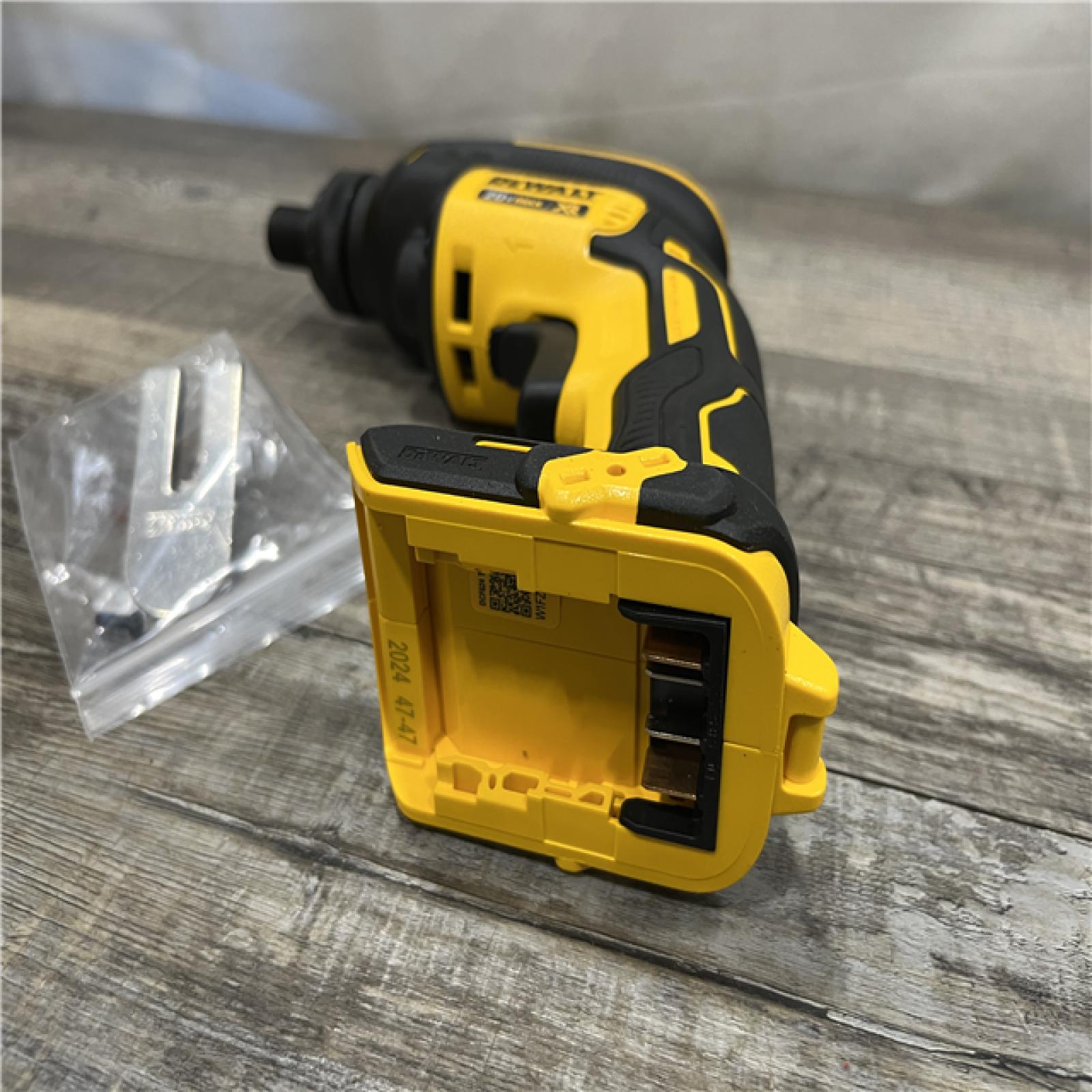 AS-IS DEWALT 20V MAX XR Cordless Brushless Drywall Screw Gun Threaded Clutch Housing (Tool Only)