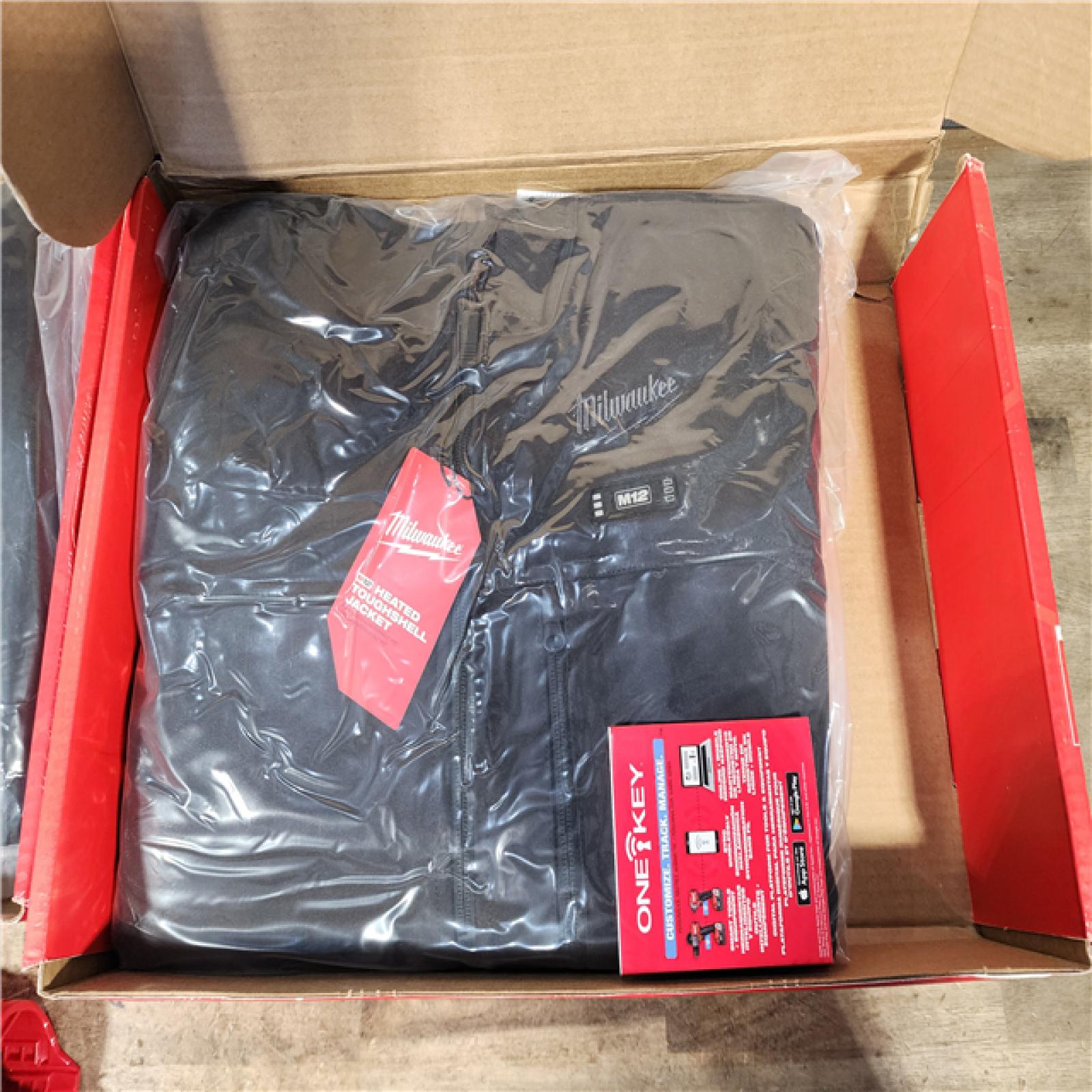 HOUSTON LOCATION - AS-IS MILWAUKEE 2 HEATED CLOTHING COMBO KIT