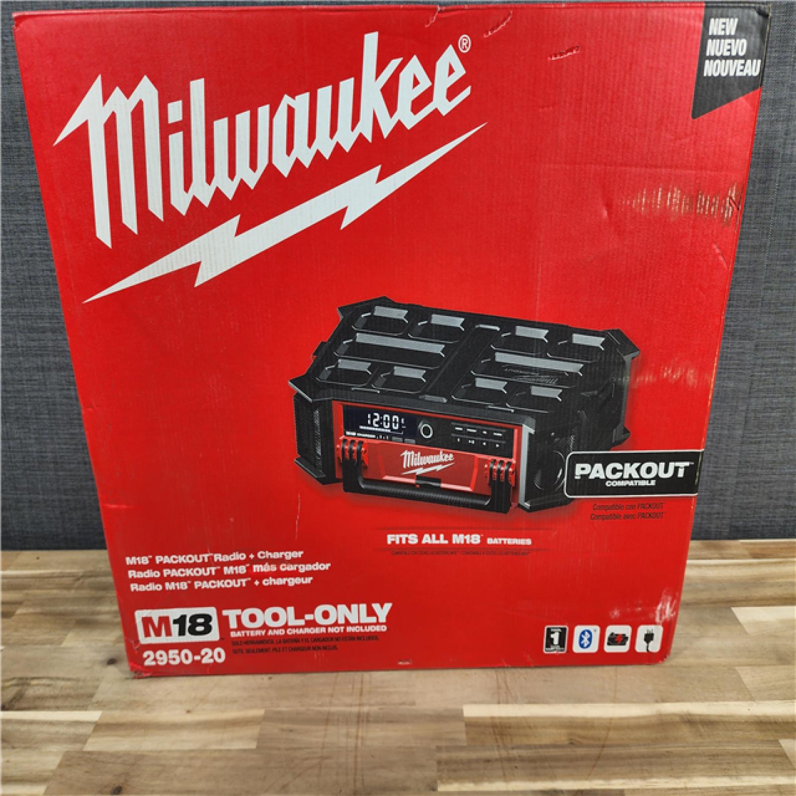 HOUSTON LOCATION - AS-IS Milwaukee 2950-20 18V M18 PACKOUT Lithium-Ion Cordless Radio + Charger (Tool Only)