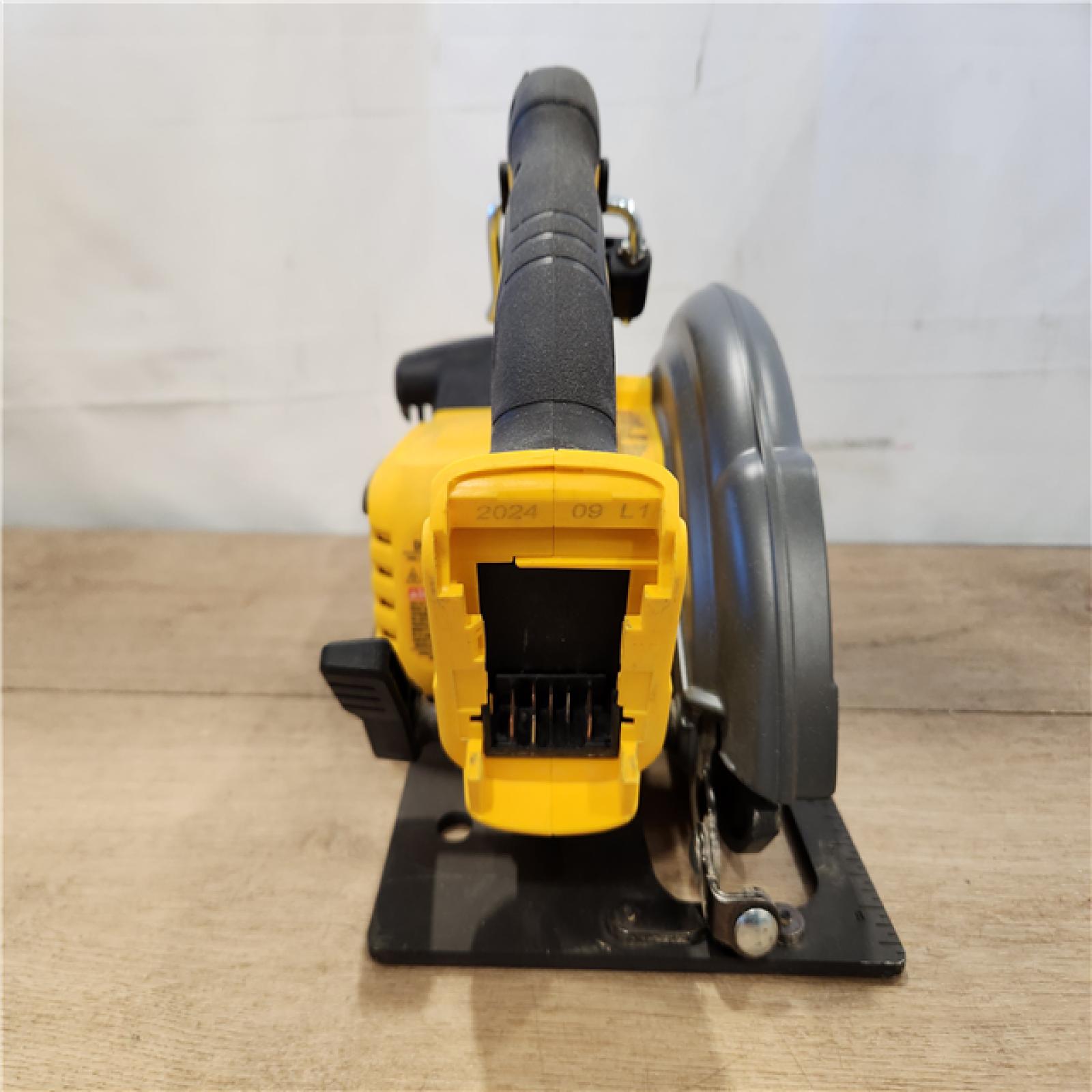 AS-IS- DeWALT Flexvolt Max 7-1/4  60V Brushless Circular Saw (Bare Tool)