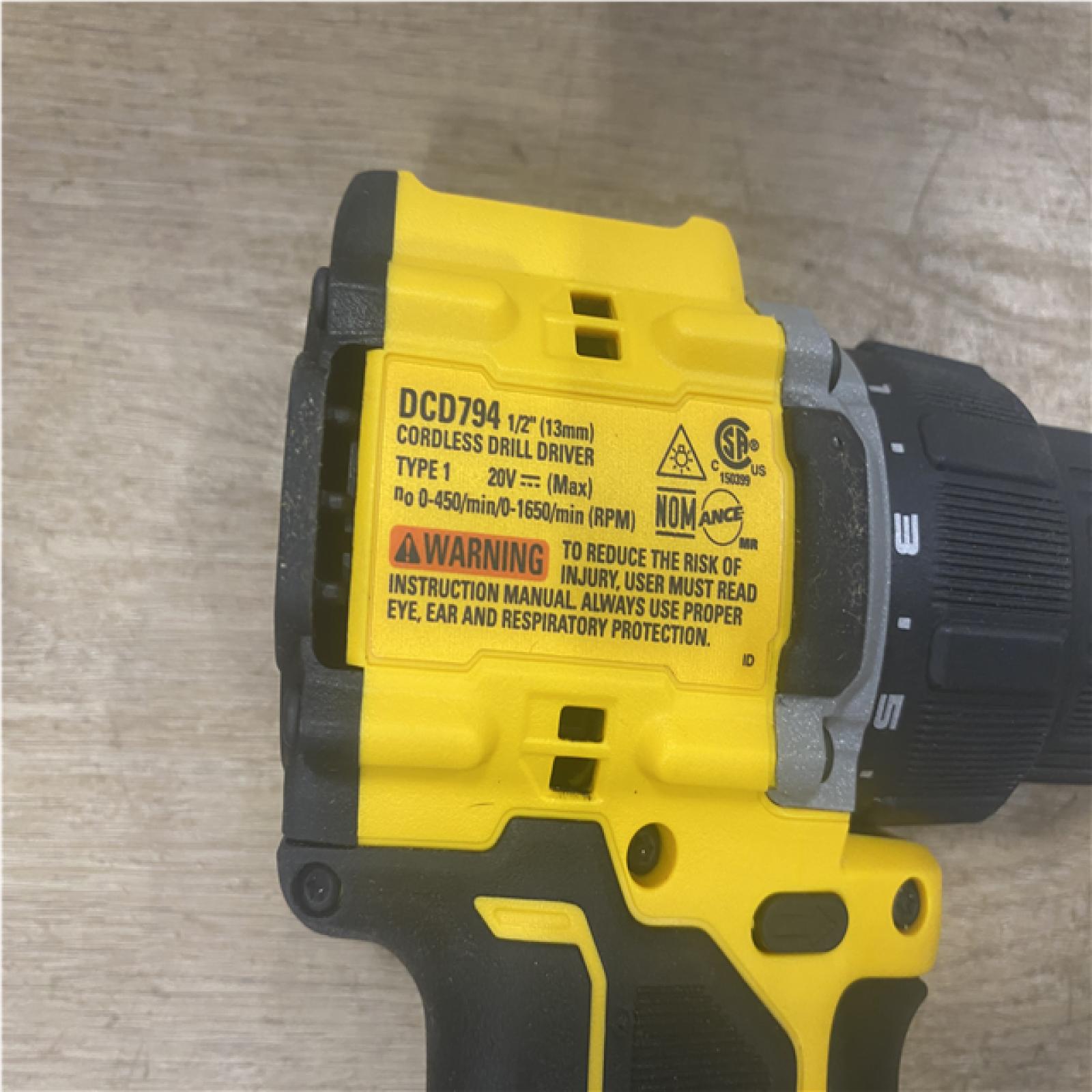 AS -IS DEWALT ATOMIC 20V Lithium-Ion Cordless 1/2 in. Hammer Drill Kit