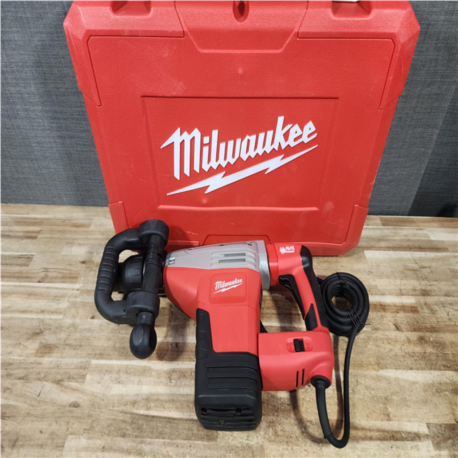 HOUSTON LOCATION - AS - IS Milwaukee SDS-MAX Demolition Hammer